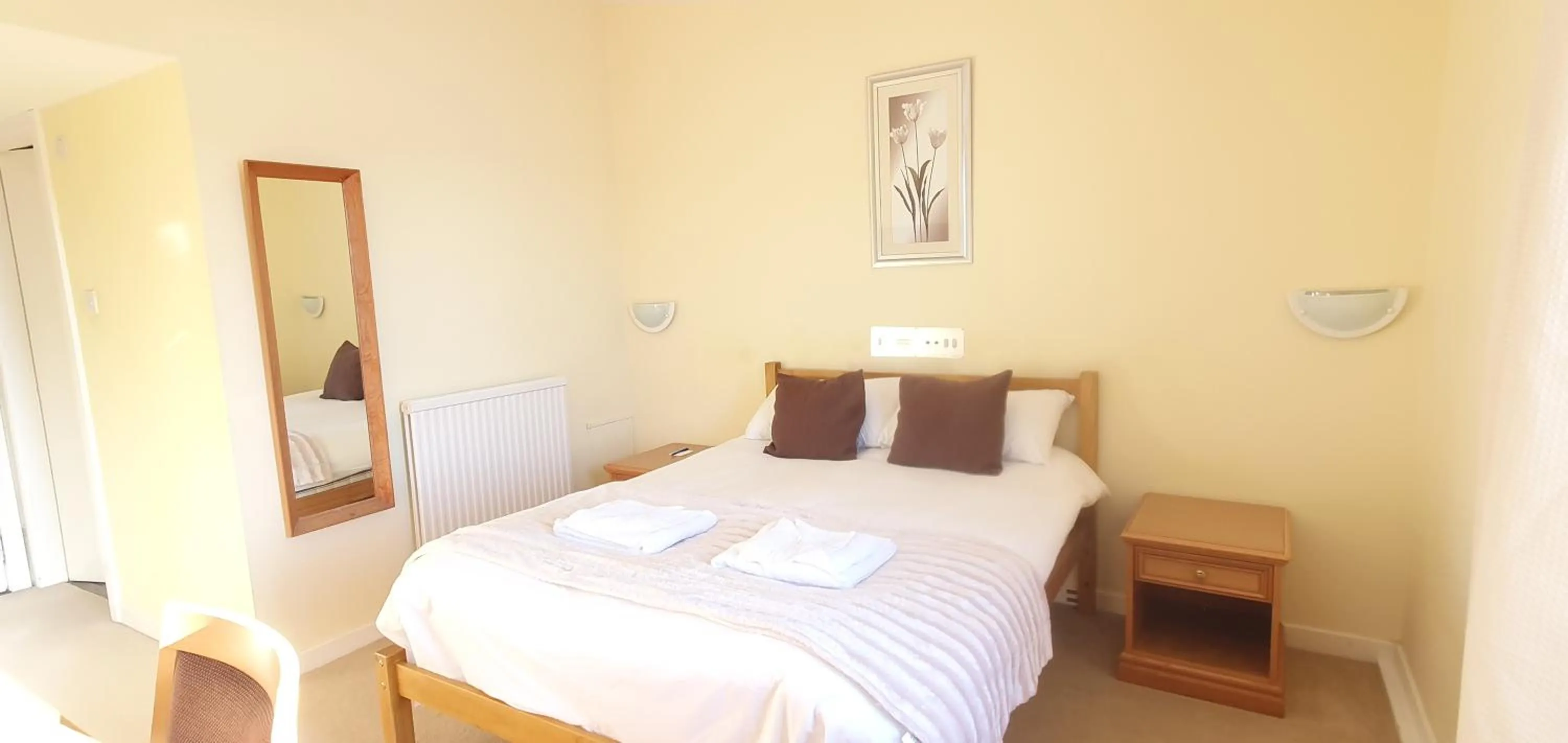 Bedroom, Bed in The Brae Hotel