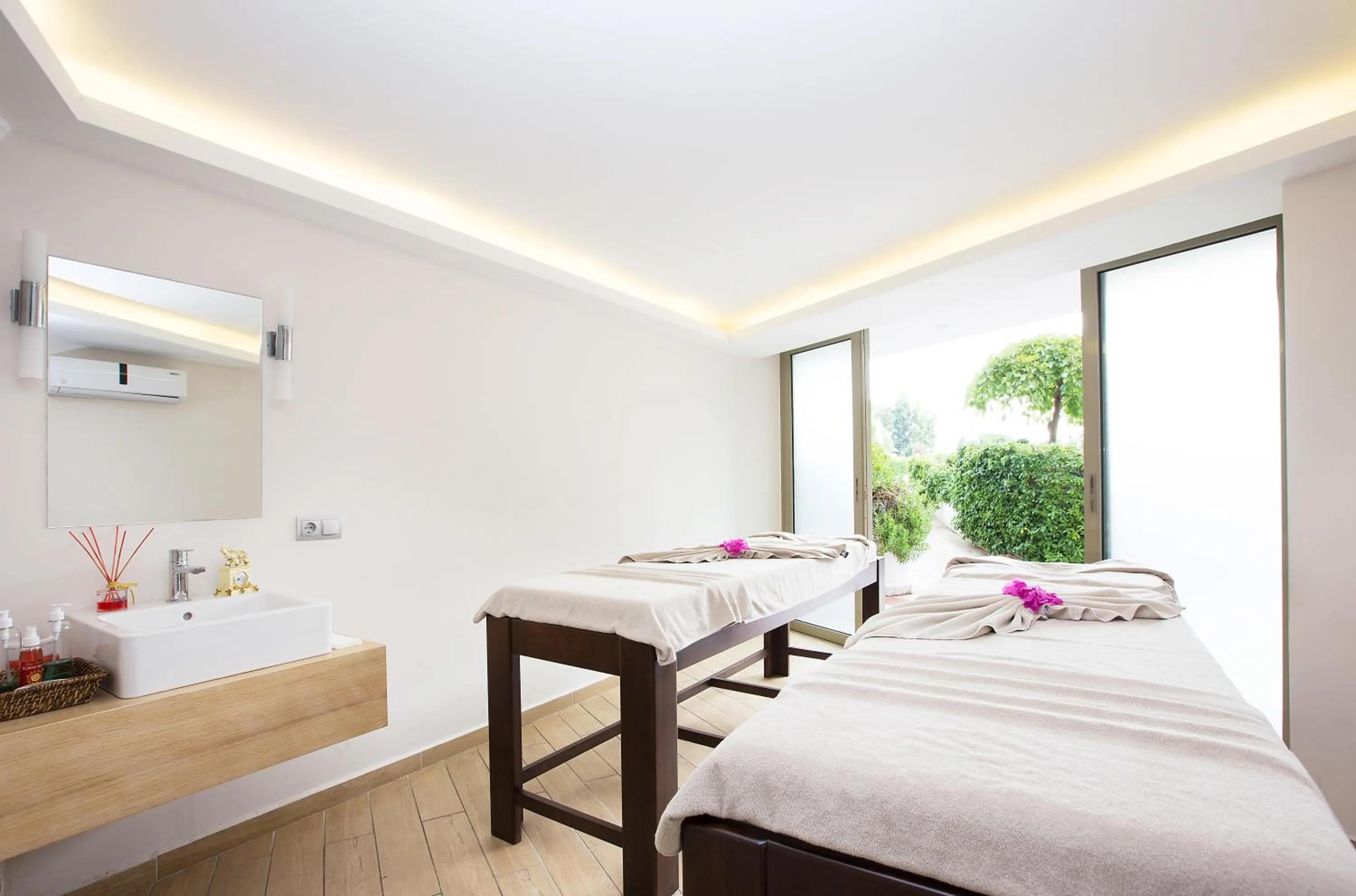 Massage, Bed in Marti La Perla - Adult Only+16