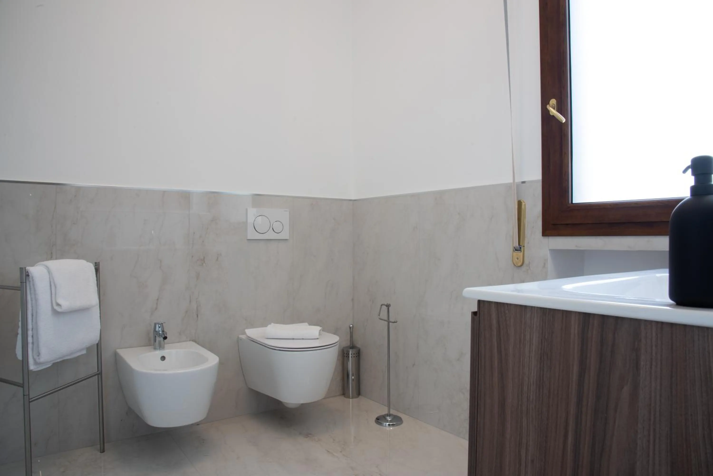 Bathroom in B&B La Marmora 39