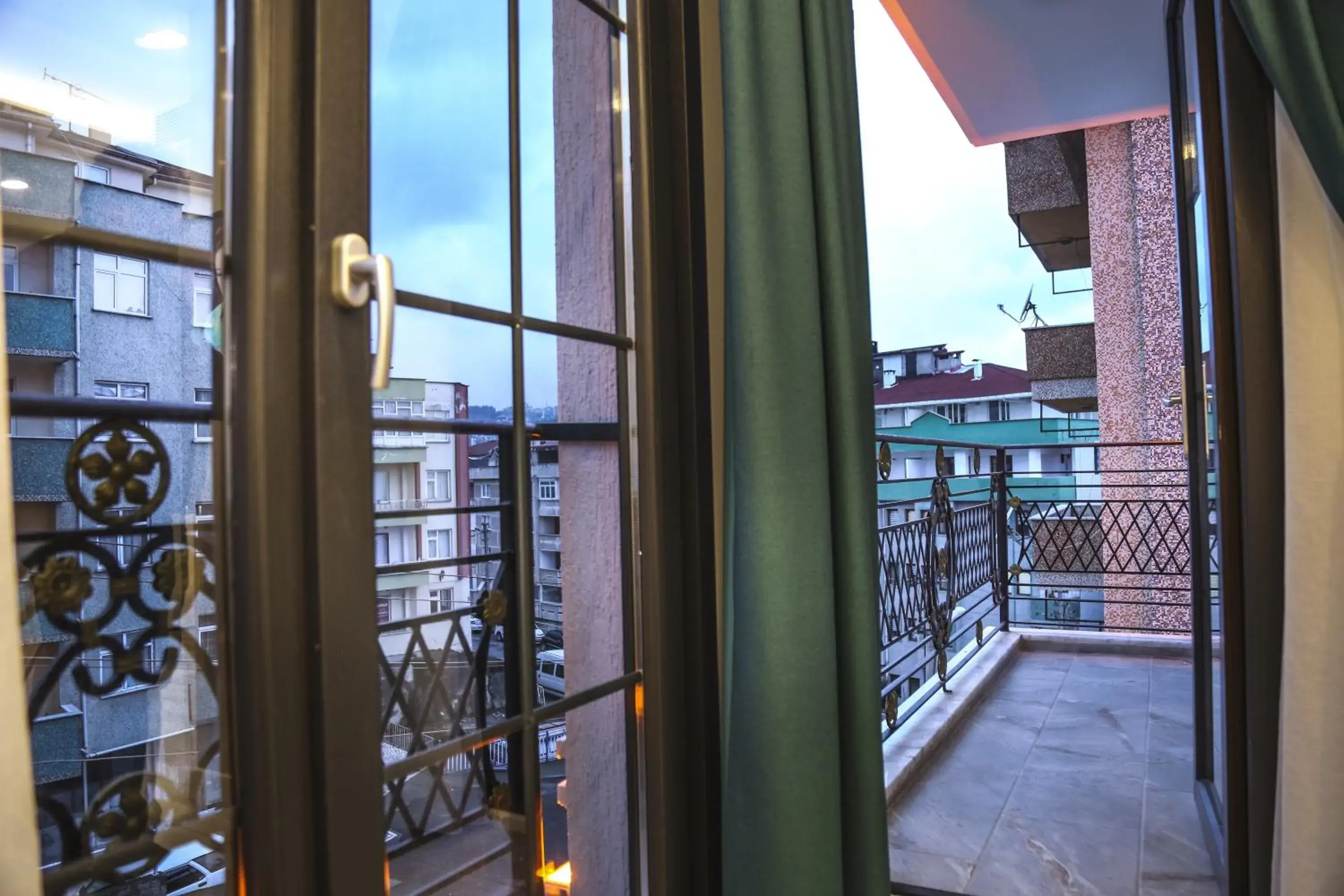 Large Deluxe Suite with Balcony and City View in White Golden Suite Hotel Large Deluxe Suite with Balcony and City View in White Golden Suite Hotel