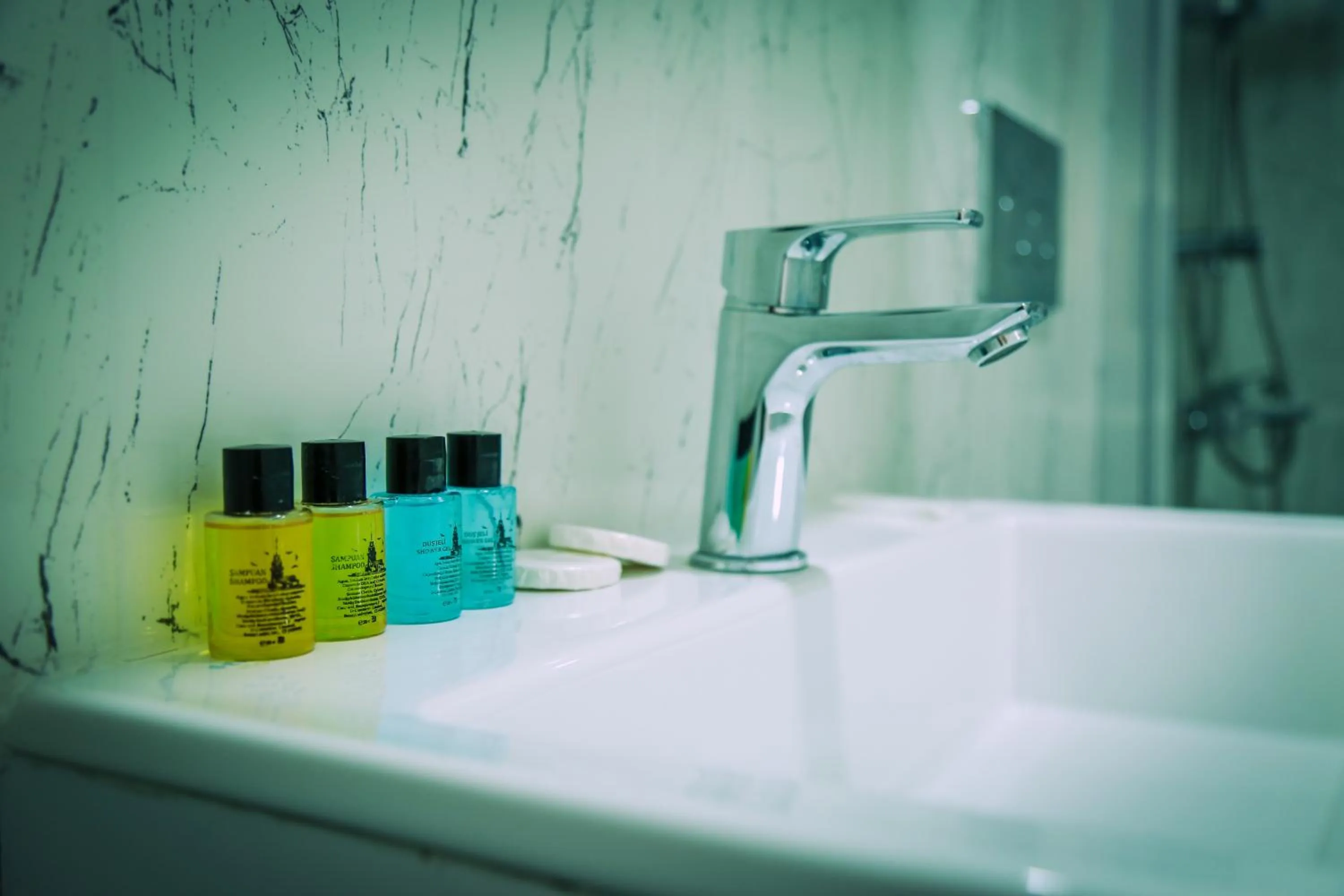 Bathroom in White Golden Suite Hotel