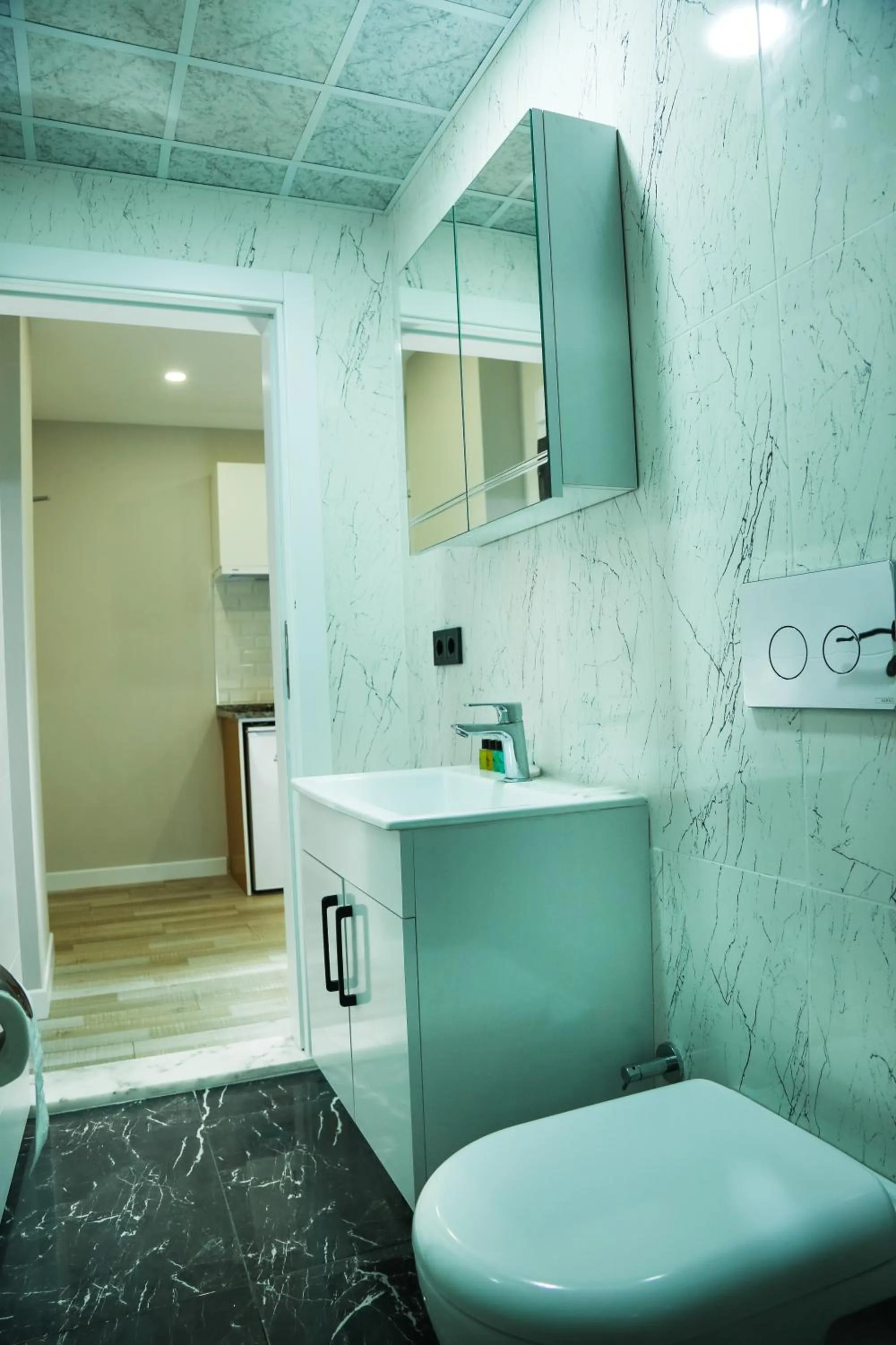 Bathroom in White Golden Suite Hotel