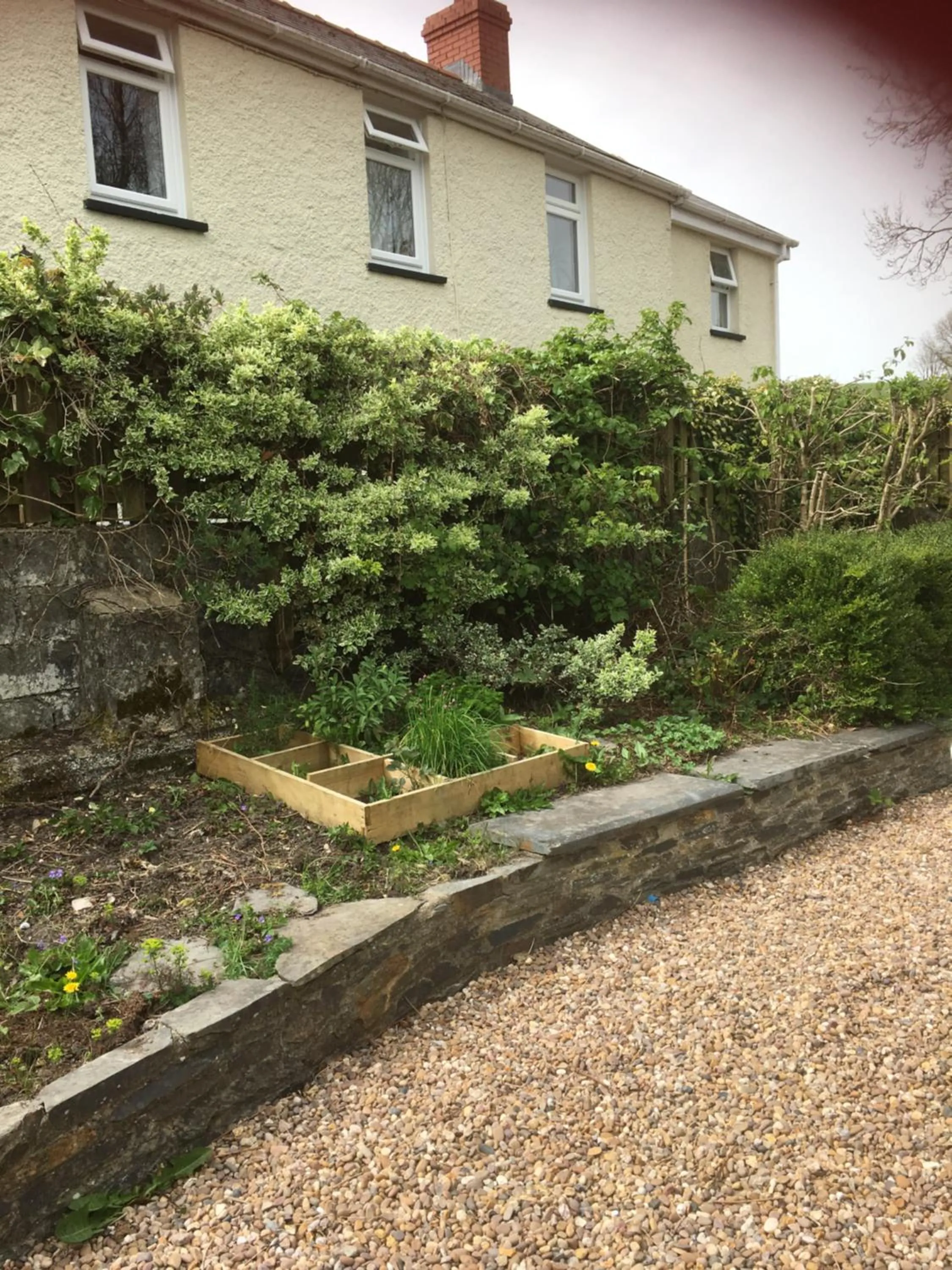 Property building in Heddfan