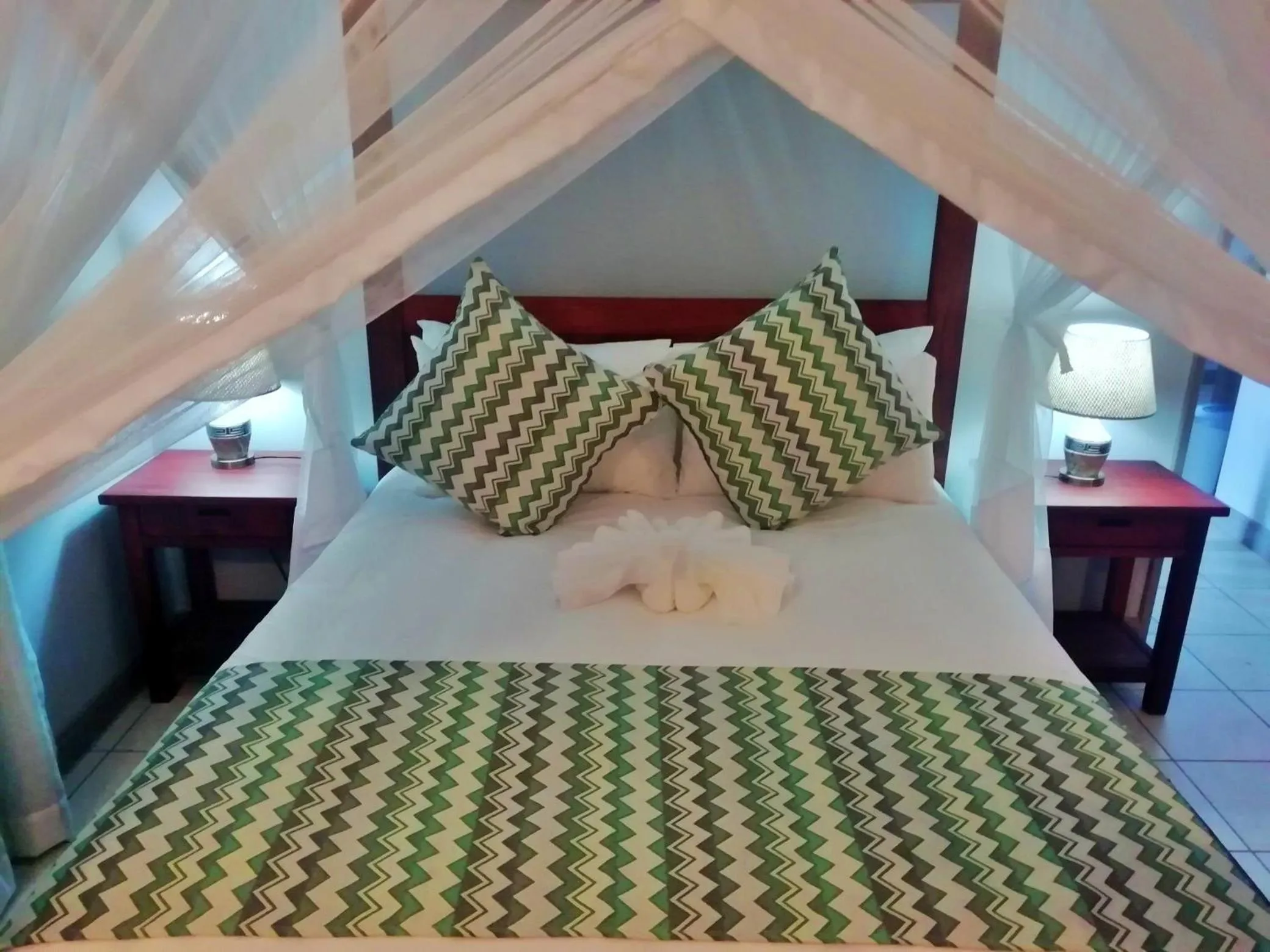 Bedroom, Bed in Tlou Safari Lodge