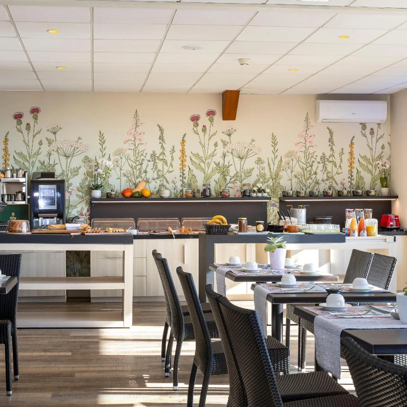 Buffet breakfast in Hôtel du Bollenberg - Restaurant "Côté Plaine" - Spa de la Colline