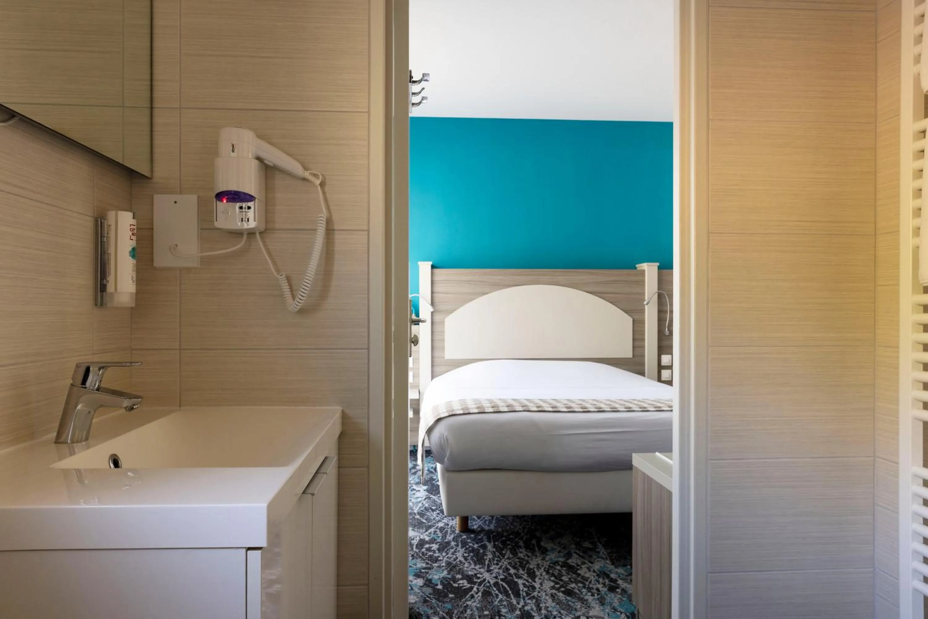 Breakfast, Bed in Hôtel du Bollenberg - Restaurant "Côté Plaine" - Spa de la Colline