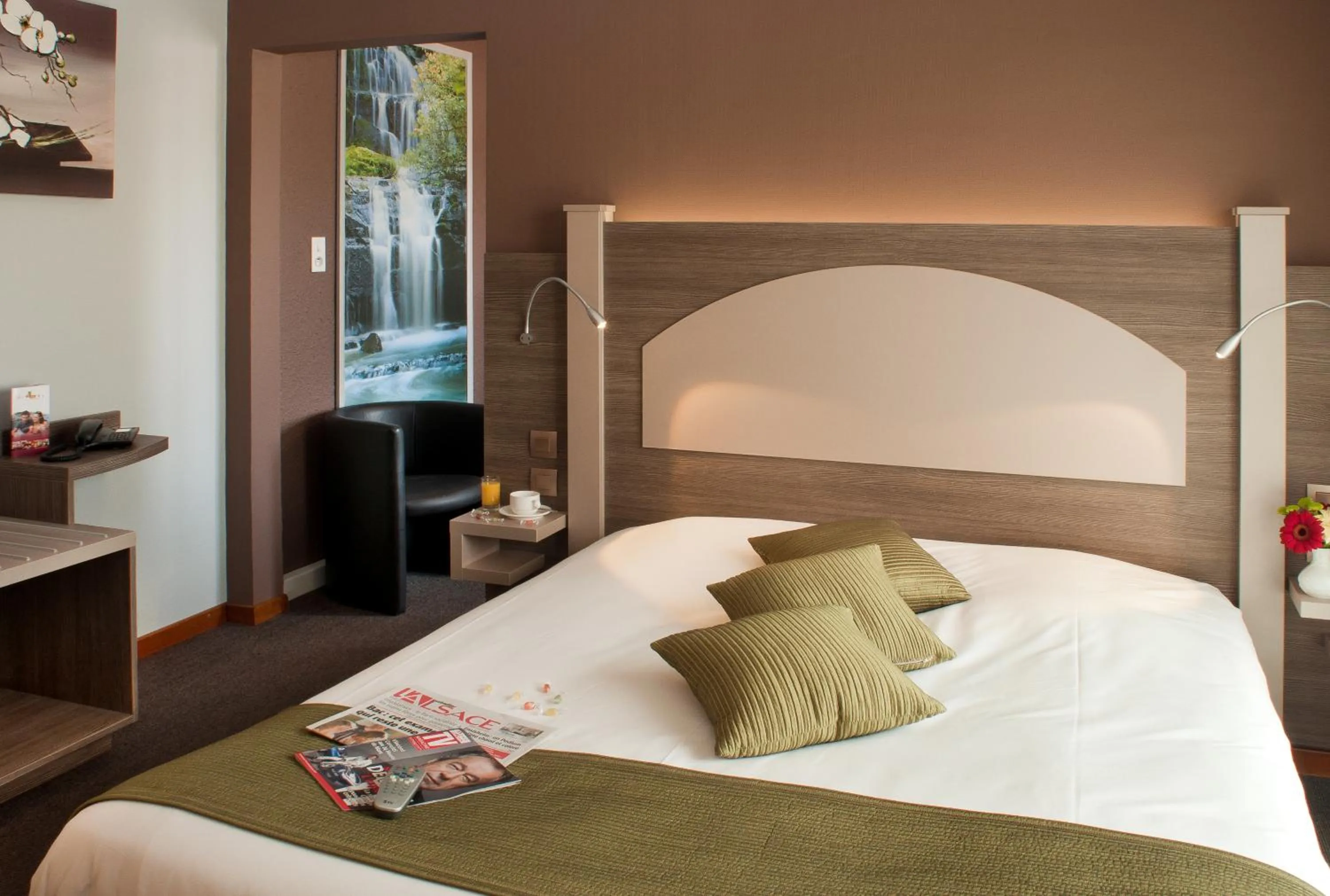 Bed in Hôtel du Bollenberg - Restaurant "Côté Plaine" - Spa de la Colline