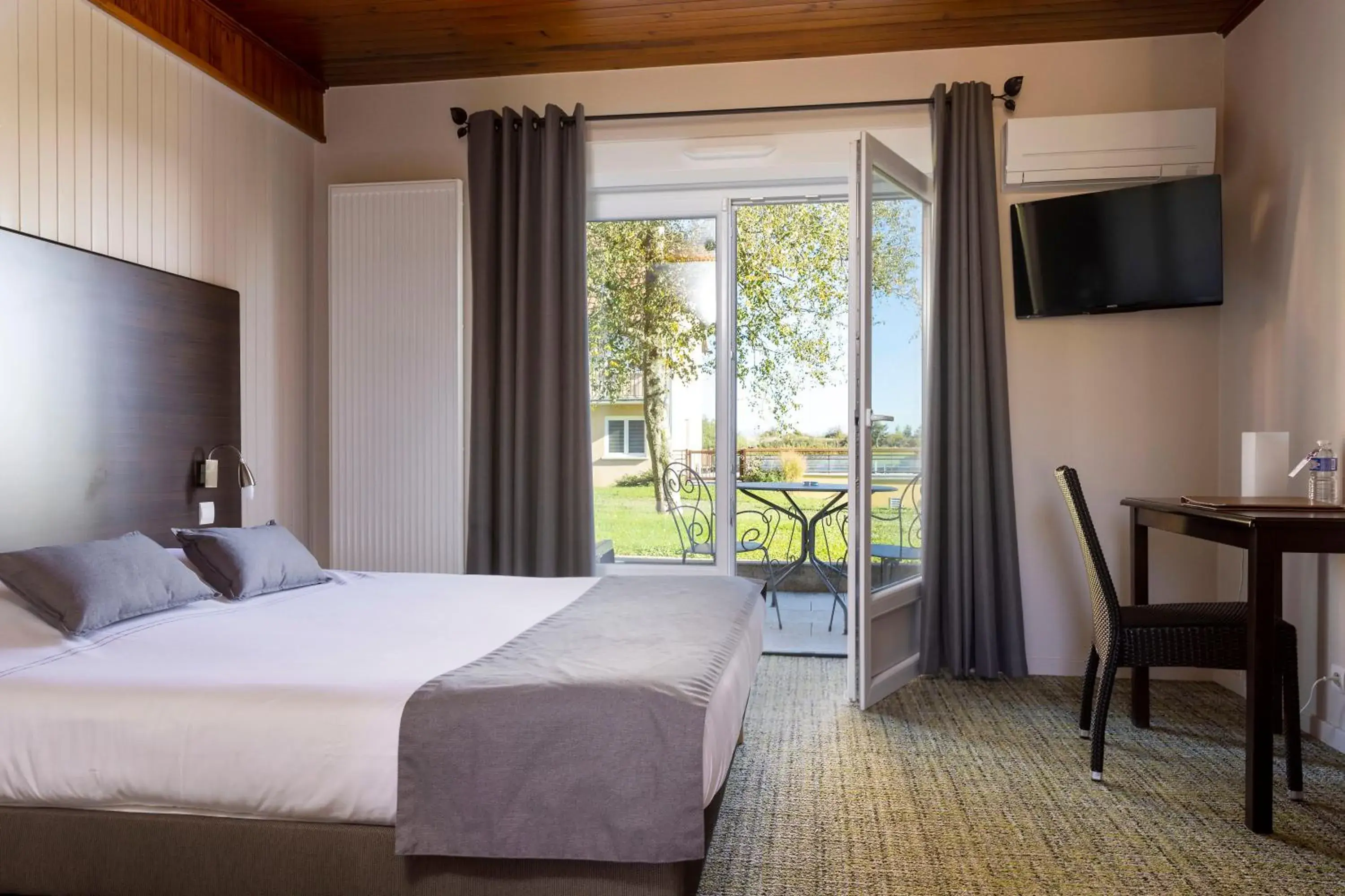 Twin Room with Terrace in Hôtel du Bollenberg - Restaurant "Côté Plaine" - Spa de la Colline Twin Room with Terrace in Hôtel du Bollenberg - Restaurant "Côté Plaine" - Spa de la Colline