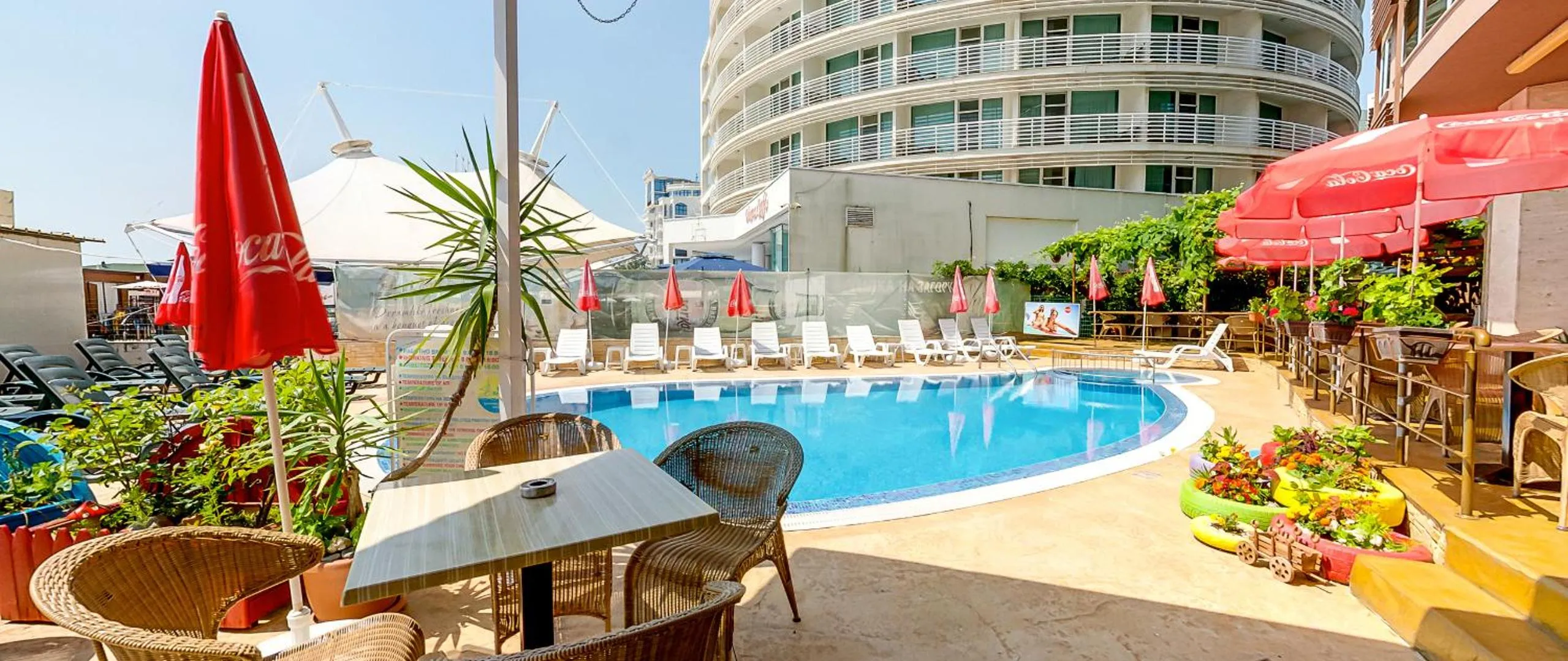 Swimming pool in Briz Beach Apartments