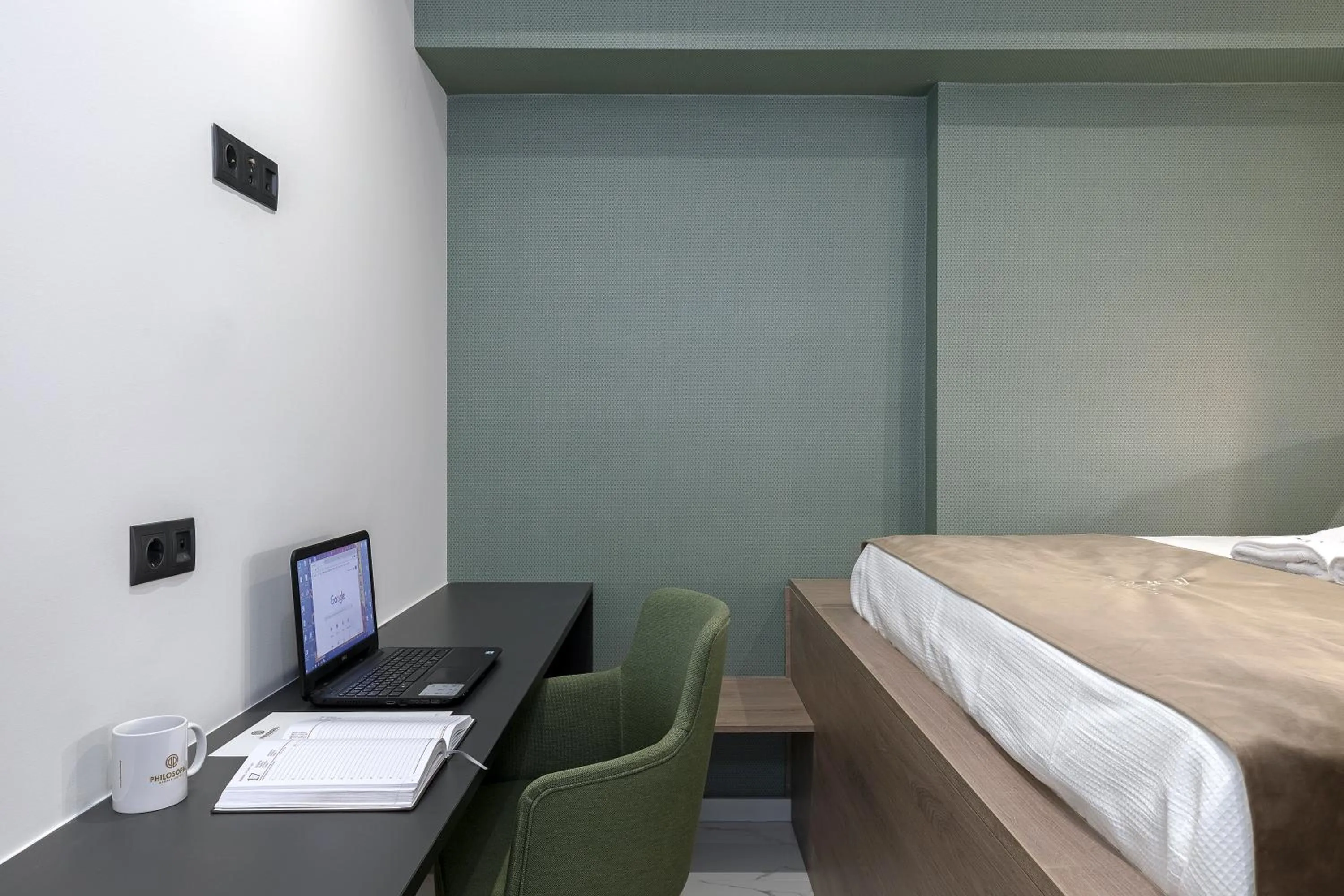 Business facilities, Bed in Philosofia Athens Suites