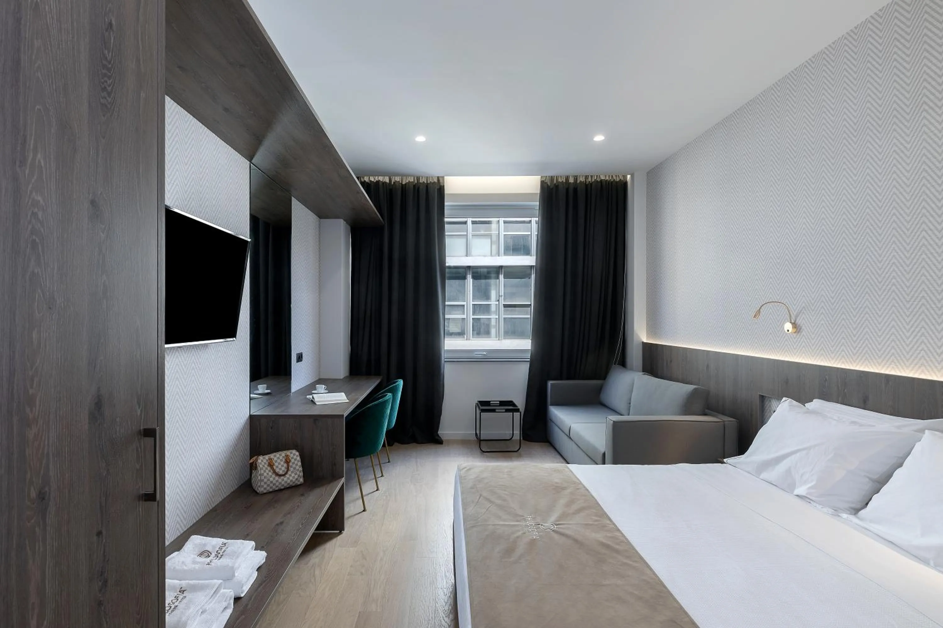 Photo of the whole room, Bed in Philosofia Athens Suites