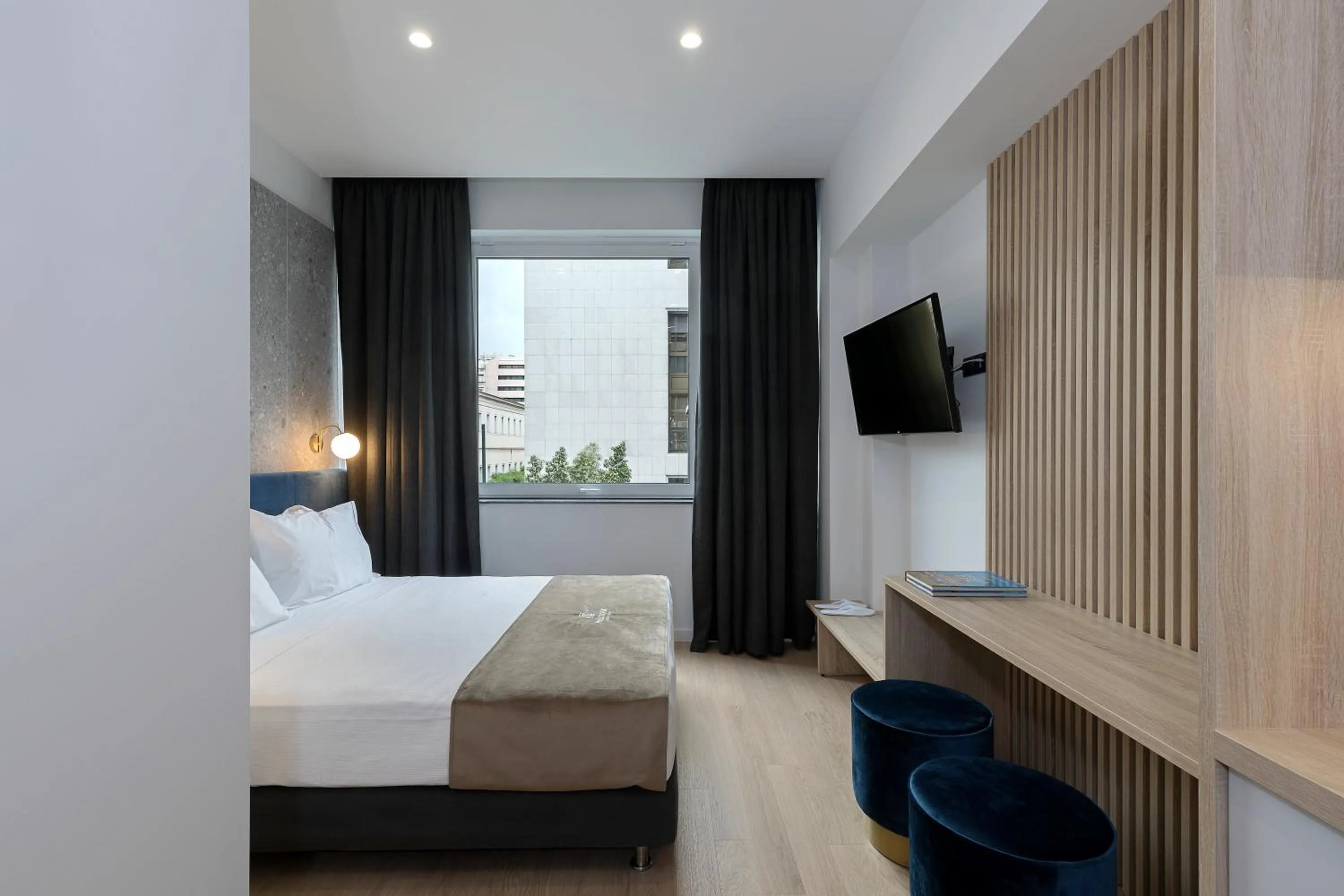 Photo of the whole room, Bed in Philosofia Athens Suites