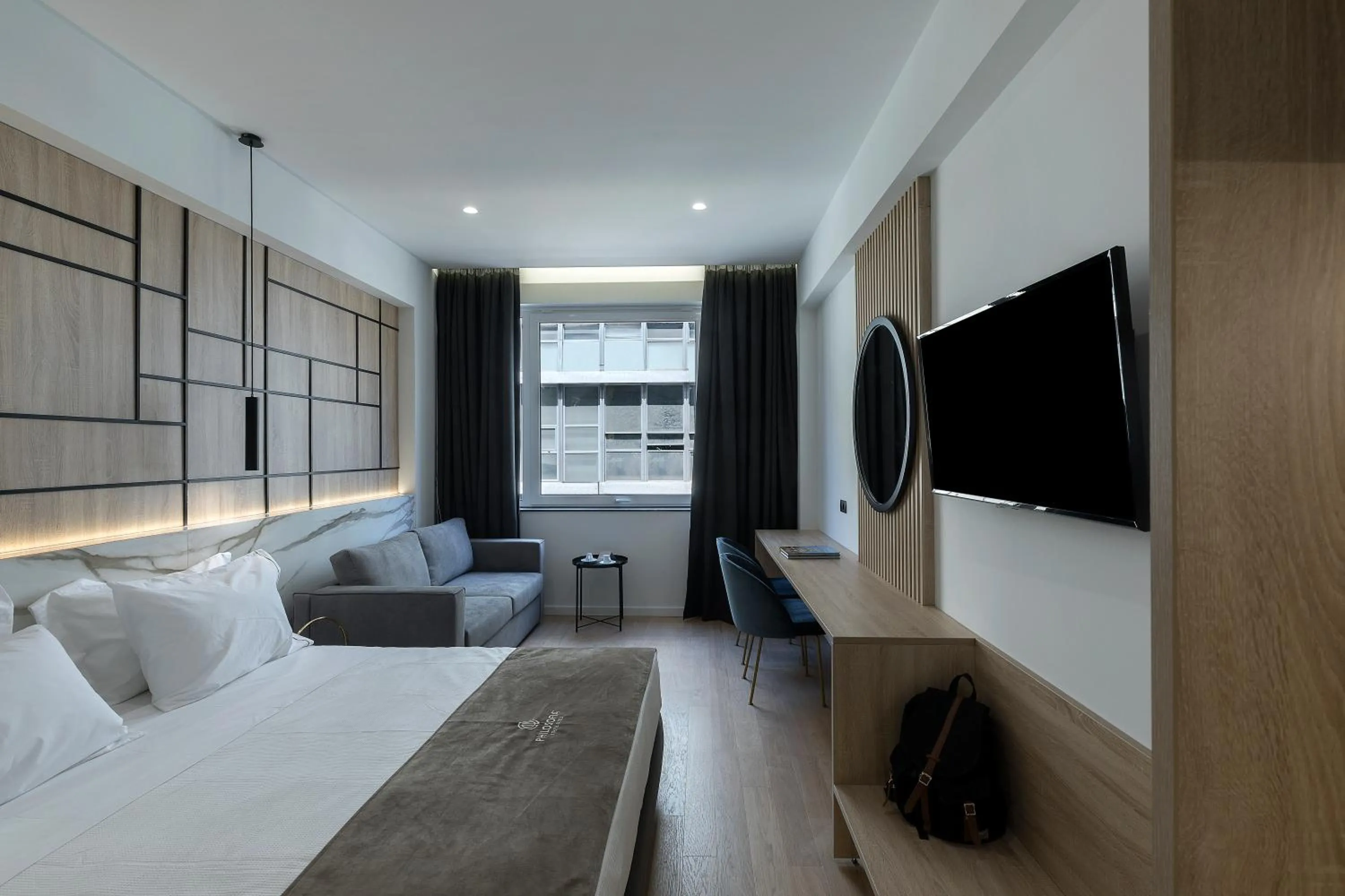 Photo of the whole room, Bed in Philosofia Athens Suites