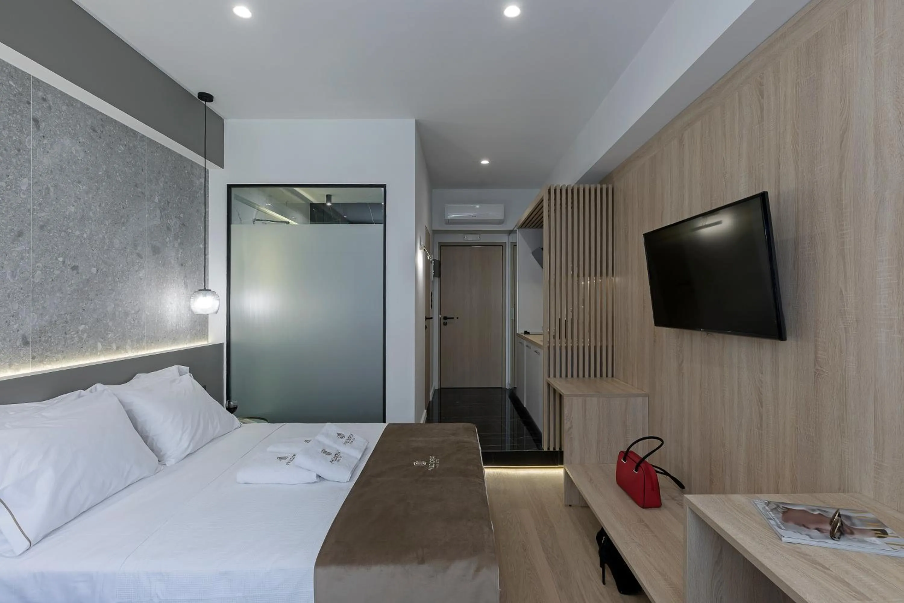 Photo of the whole room, Bed in Philosofia Athens Suites