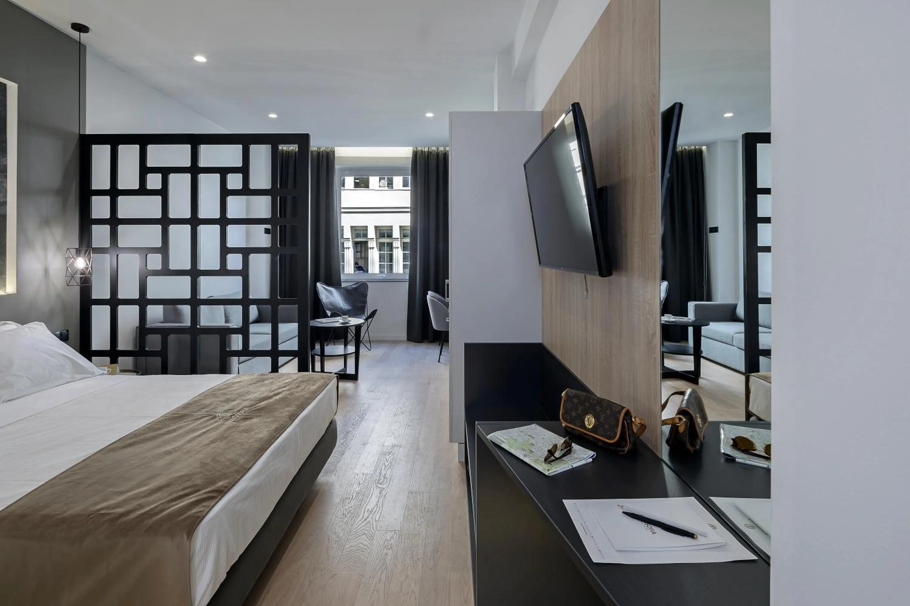 Photo of the whole room, Bed in Philosofia Athens Suites