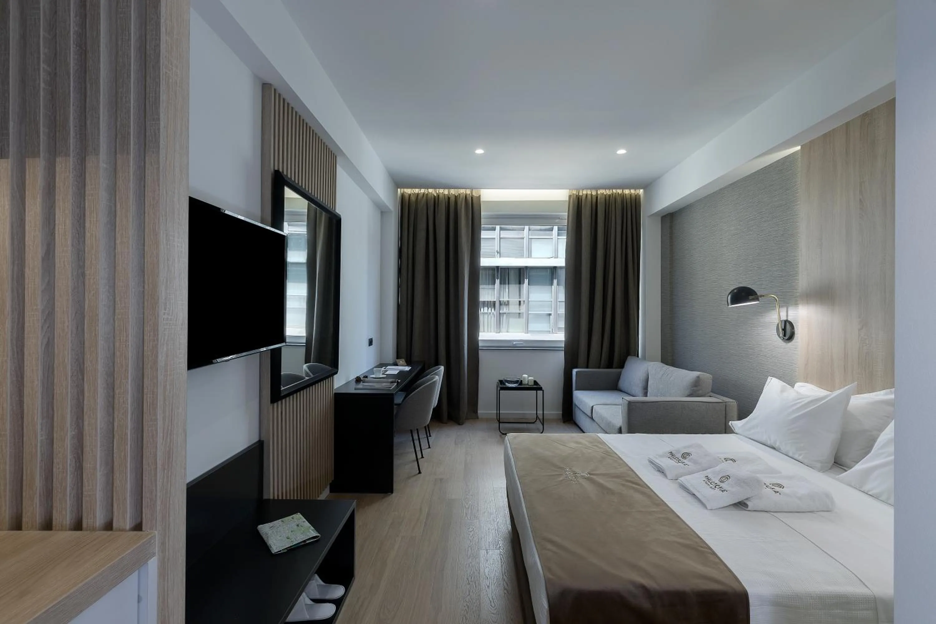 Photo of the whole room, Bed in Philosofia Athens Suites