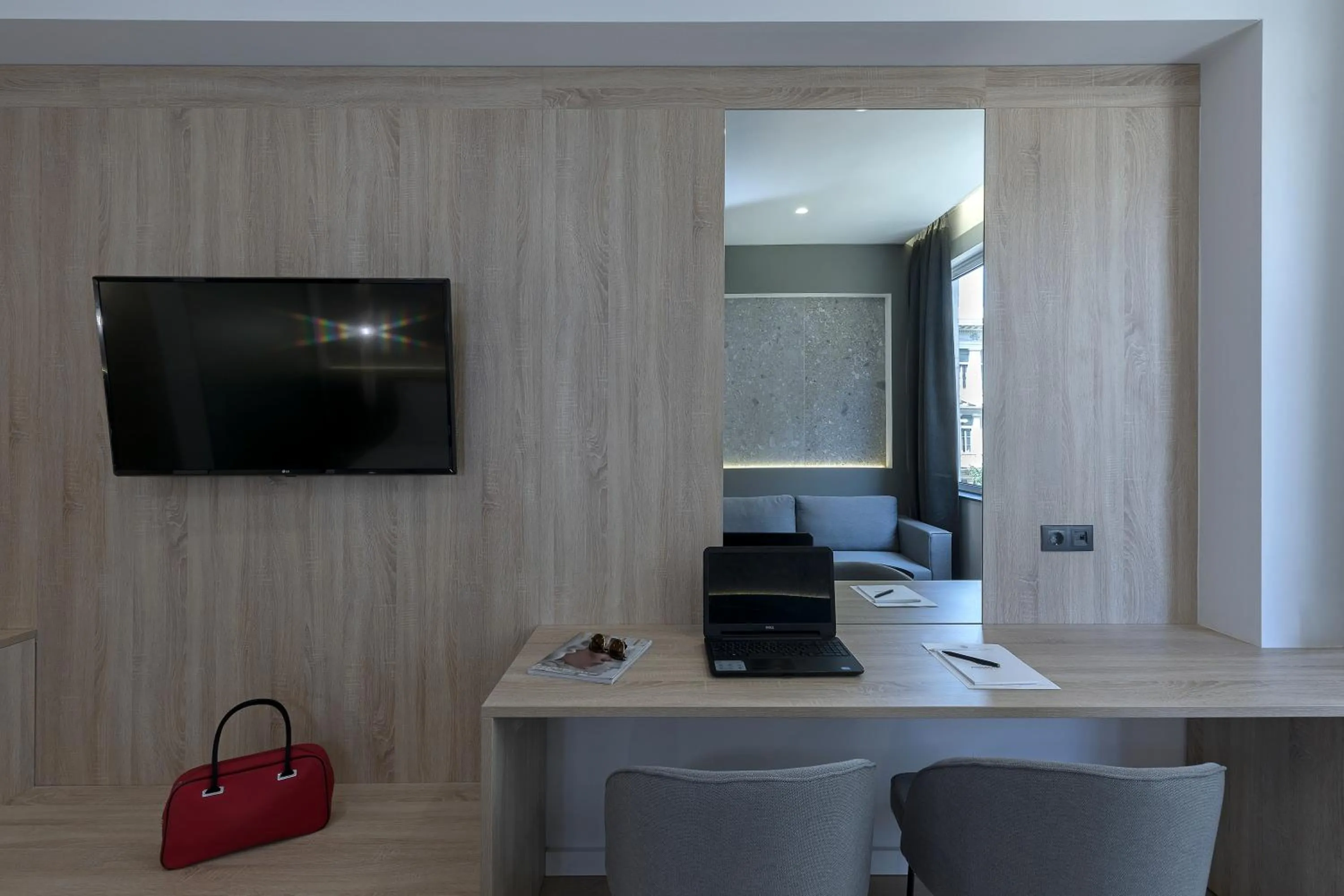 TV and multimedia in Philosofia Athens Suites