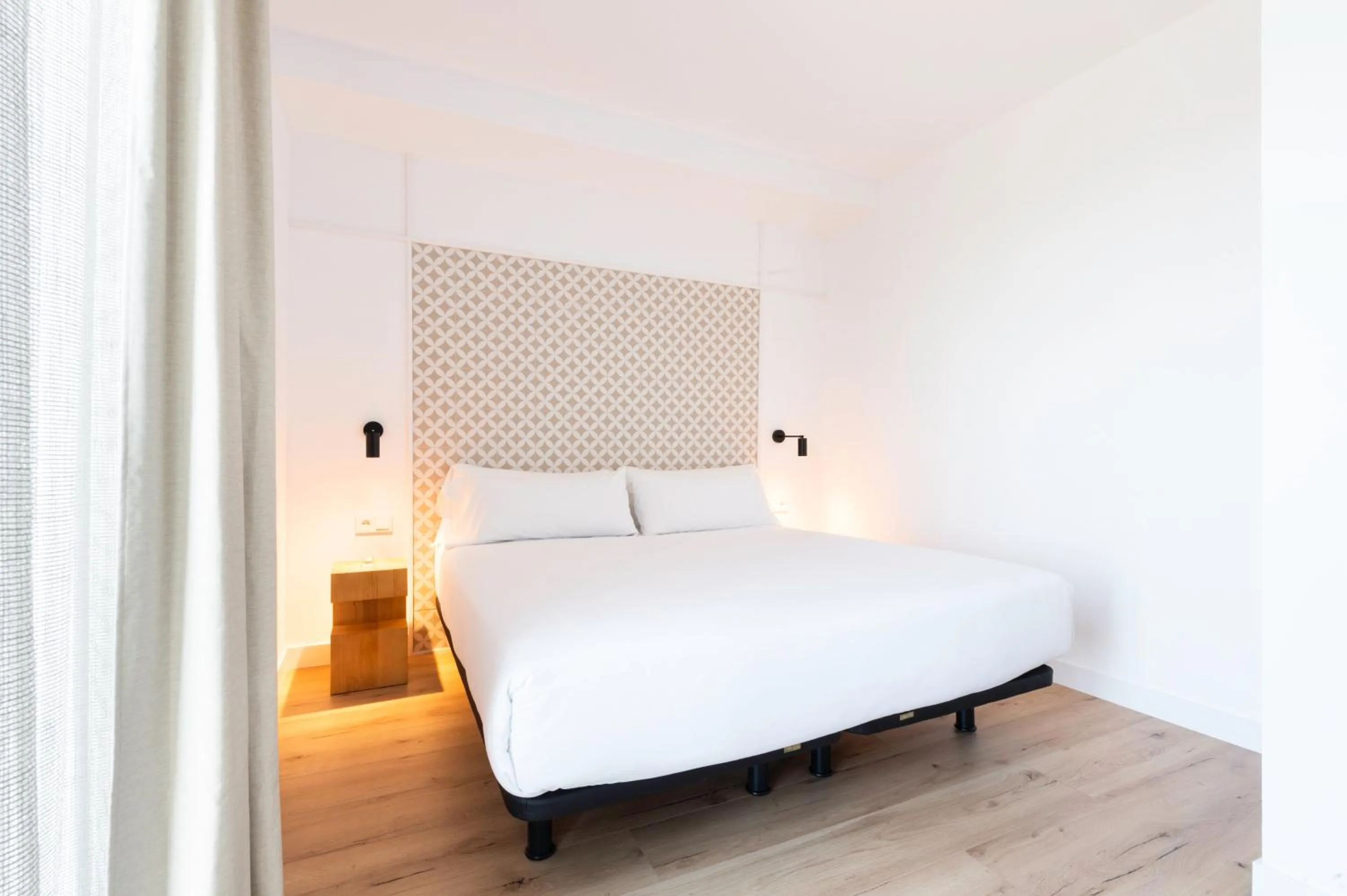 Bed in Port Plaza Apartments