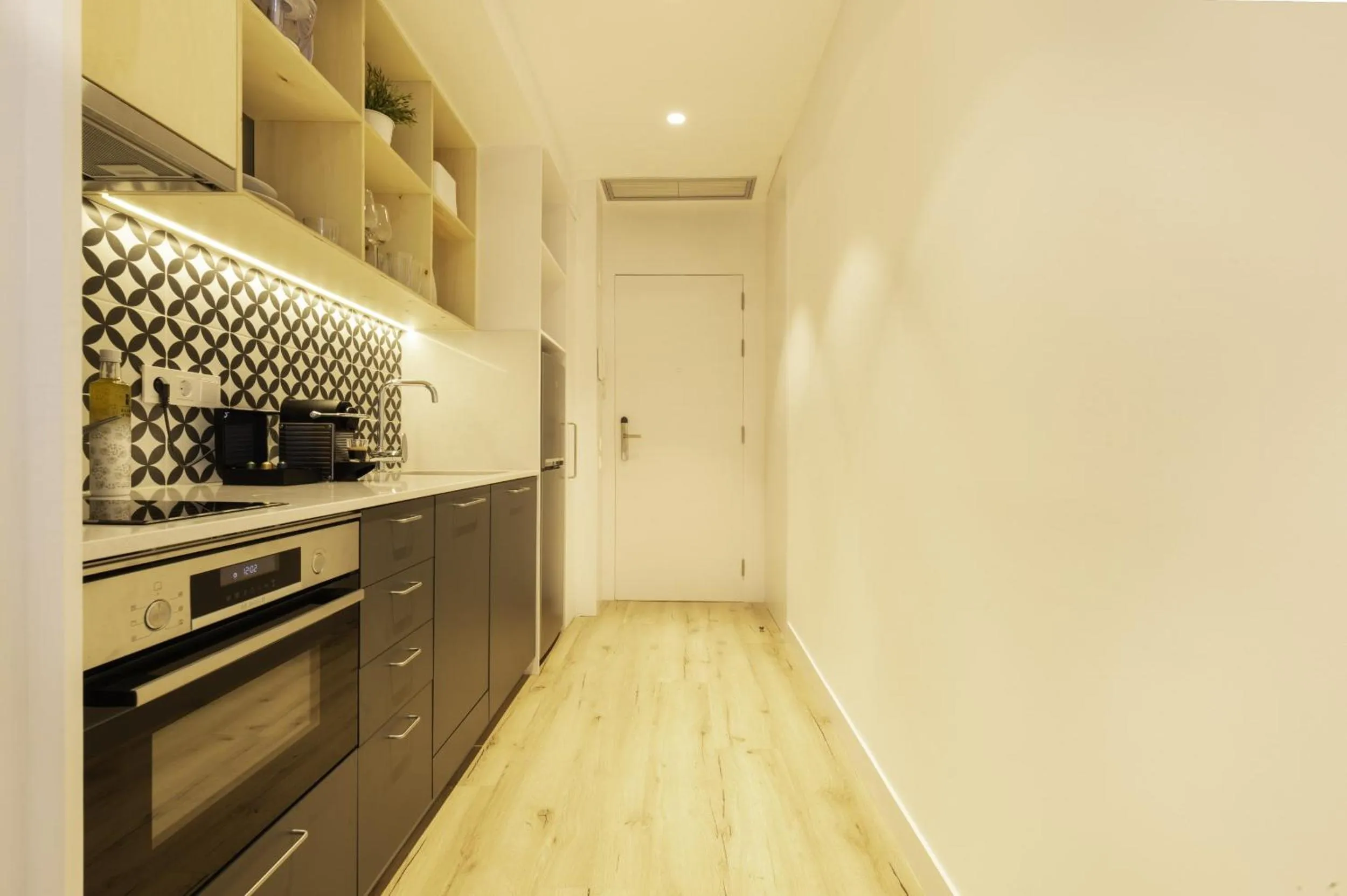 Kitchen or kitchenette in Port Plaza Apartments