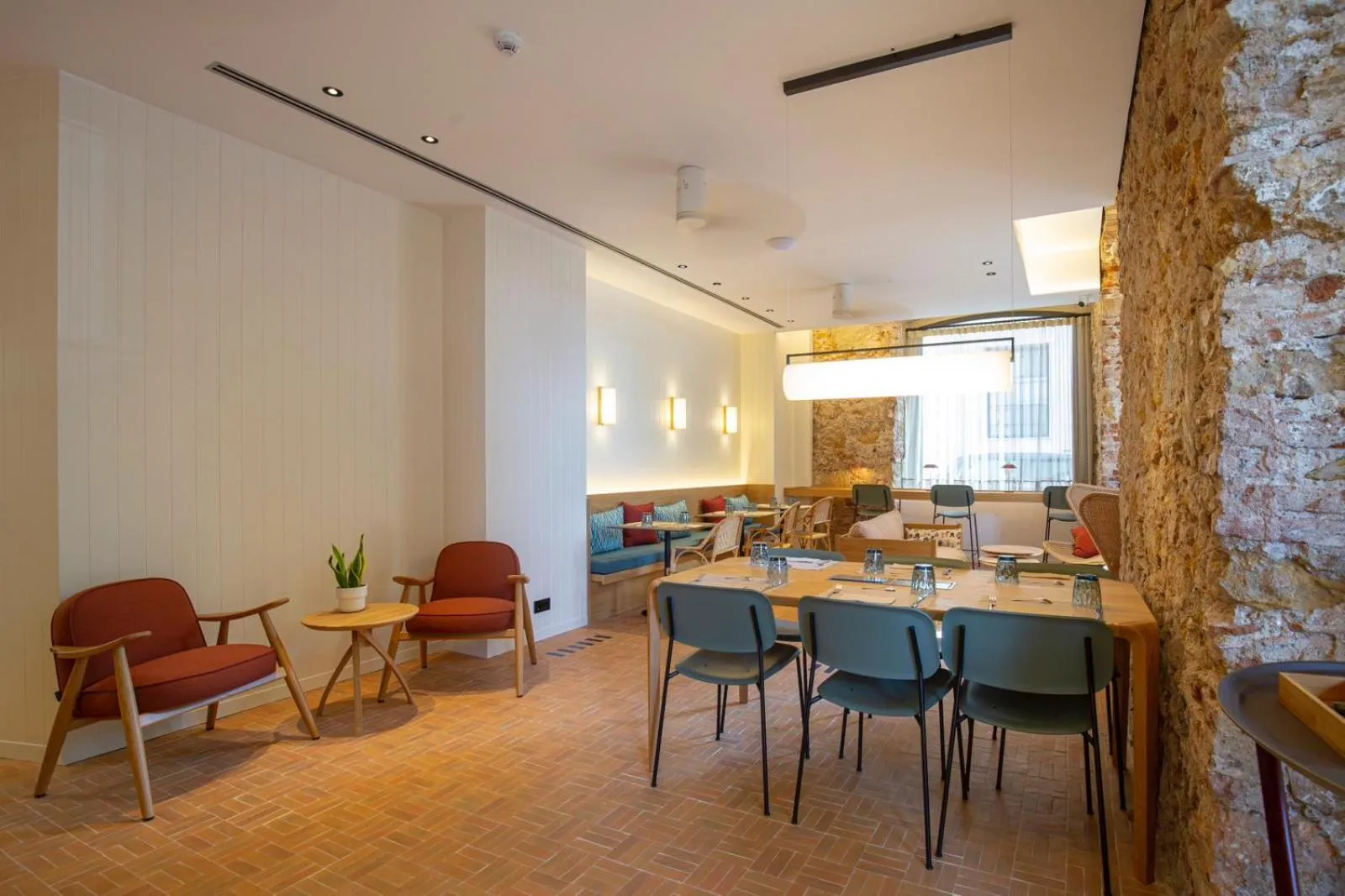 Business facilities in Port Plaza Apartments