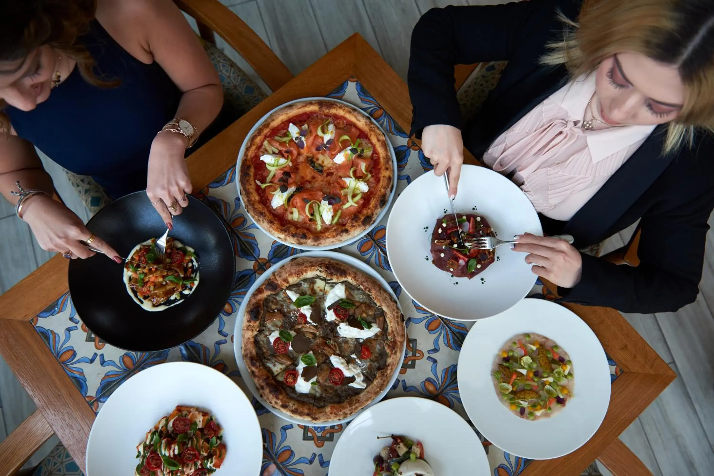 Restaurant/places to eat in Grand Hyatt Dubai Restaurant/places to eat in Grand Hyatt Dubai