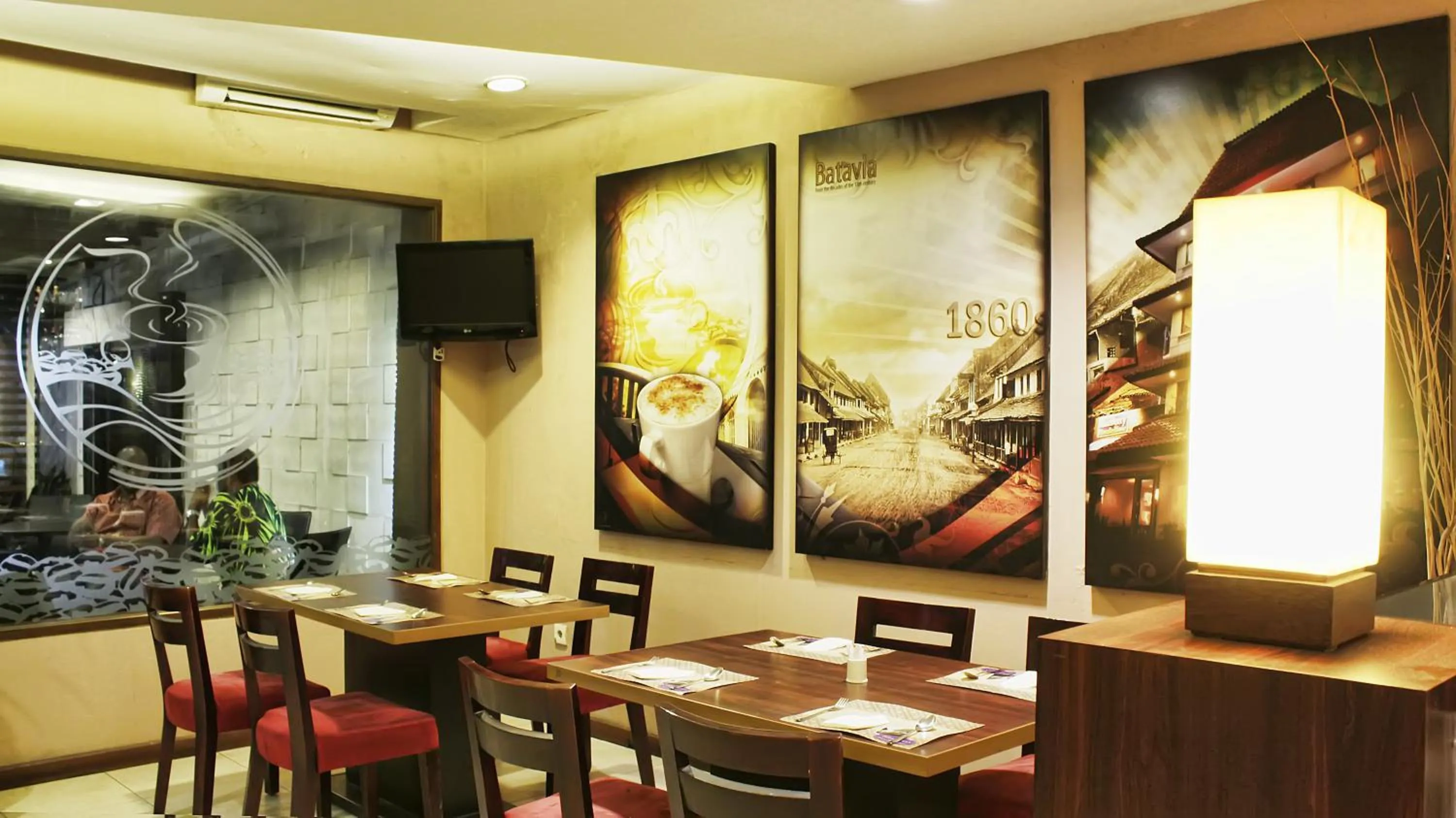 Restaurant/places to eat in Cipta Hotel Wahid Hasyim