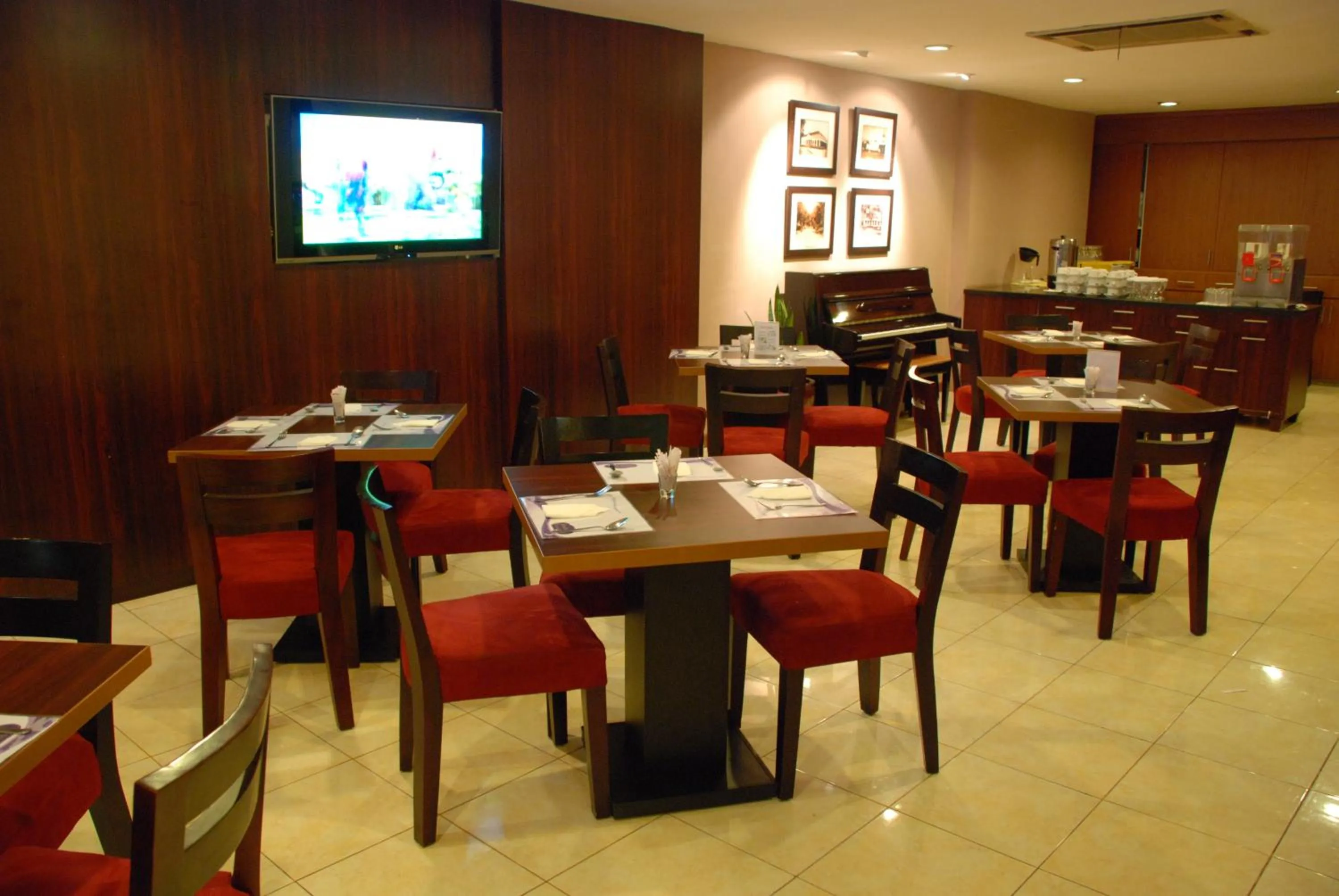 Restaurant/places to eat in Cipta Hotel Wahid Hasyim