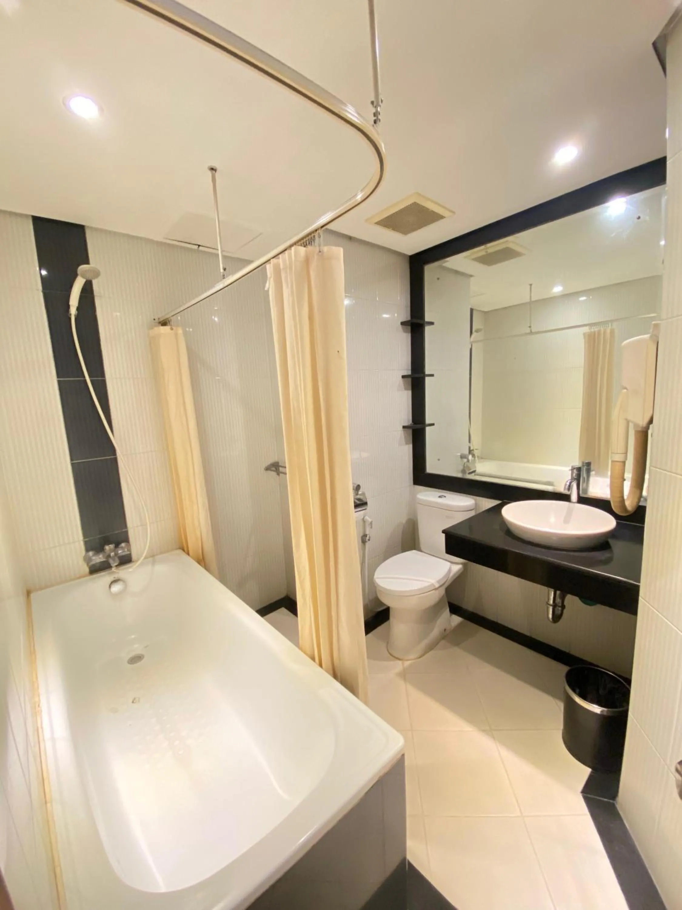 Shower, Bed in Cipta Hotel Wahid Hasyim
