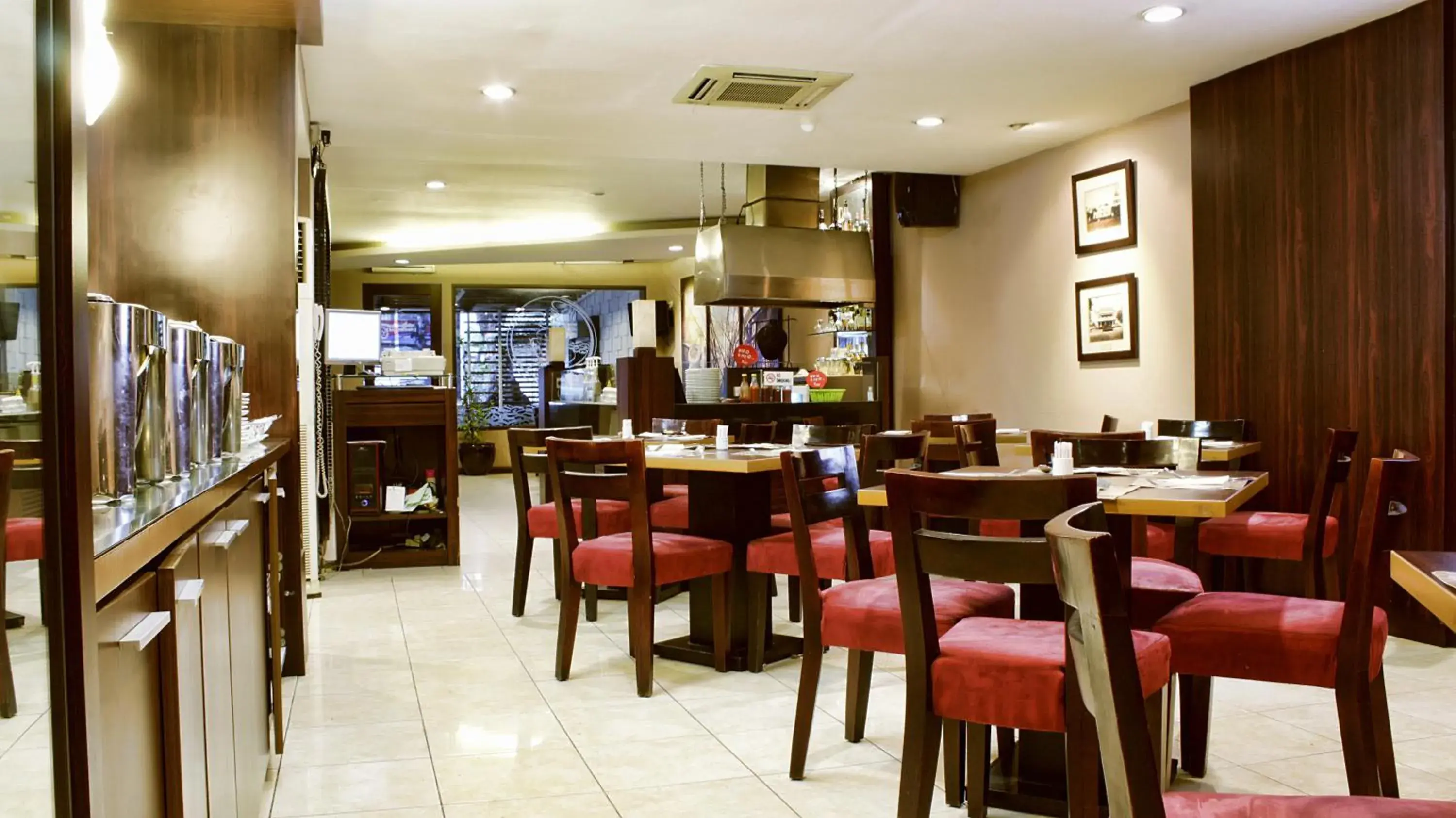 Restaurant/places to eat in Cipta Hotel Wahid Hasyim Restaurant/places to eat in Cipta Hotel Wahid Hasyim