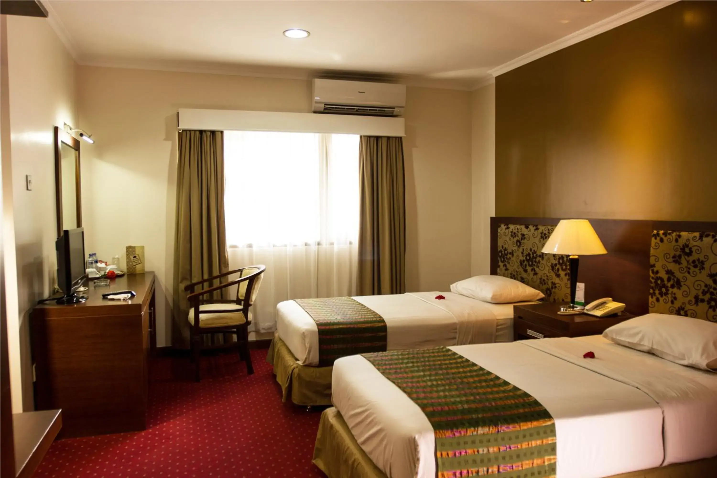 Photo of the whole room, Bed in Cipta Hotel Wahid Hasyim Photo of the whole room, Bed in Cipta Hotel Wahid Hasyim