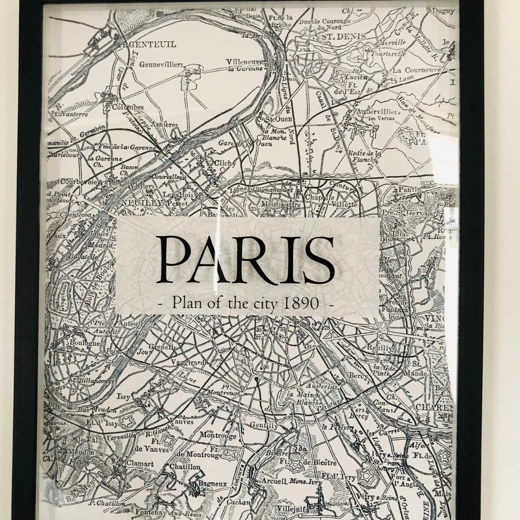 Logo/Certificate/Sign in ARC DE TRIOMPHE-CARNOT Luxury & Design