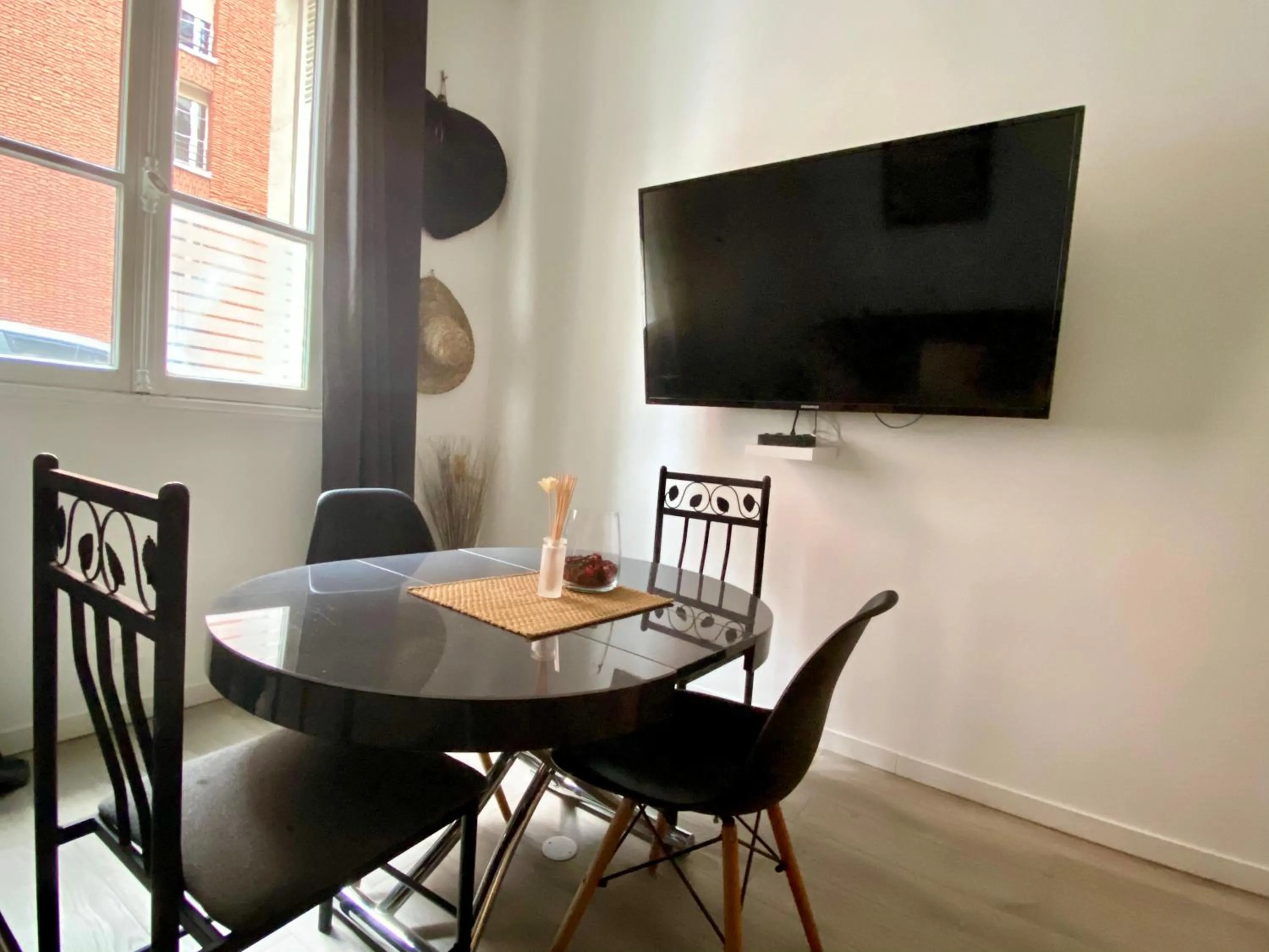 Communal lounge/ TV room in ARC DE TRIOMPHE-CARNOT Luxury & Design
