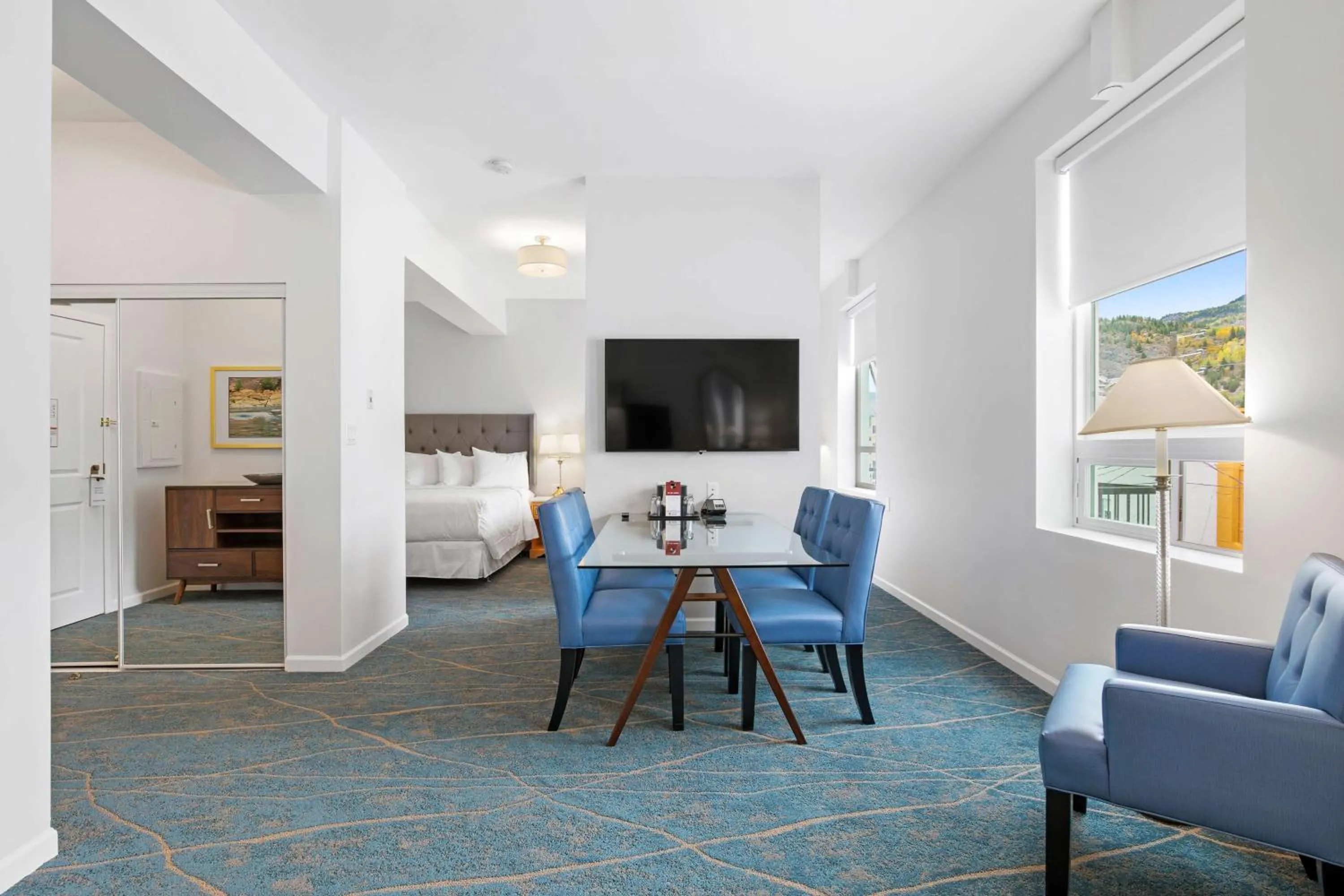 Bedroom, Bed in Crown Columbia Hotel; BW Premier Collection