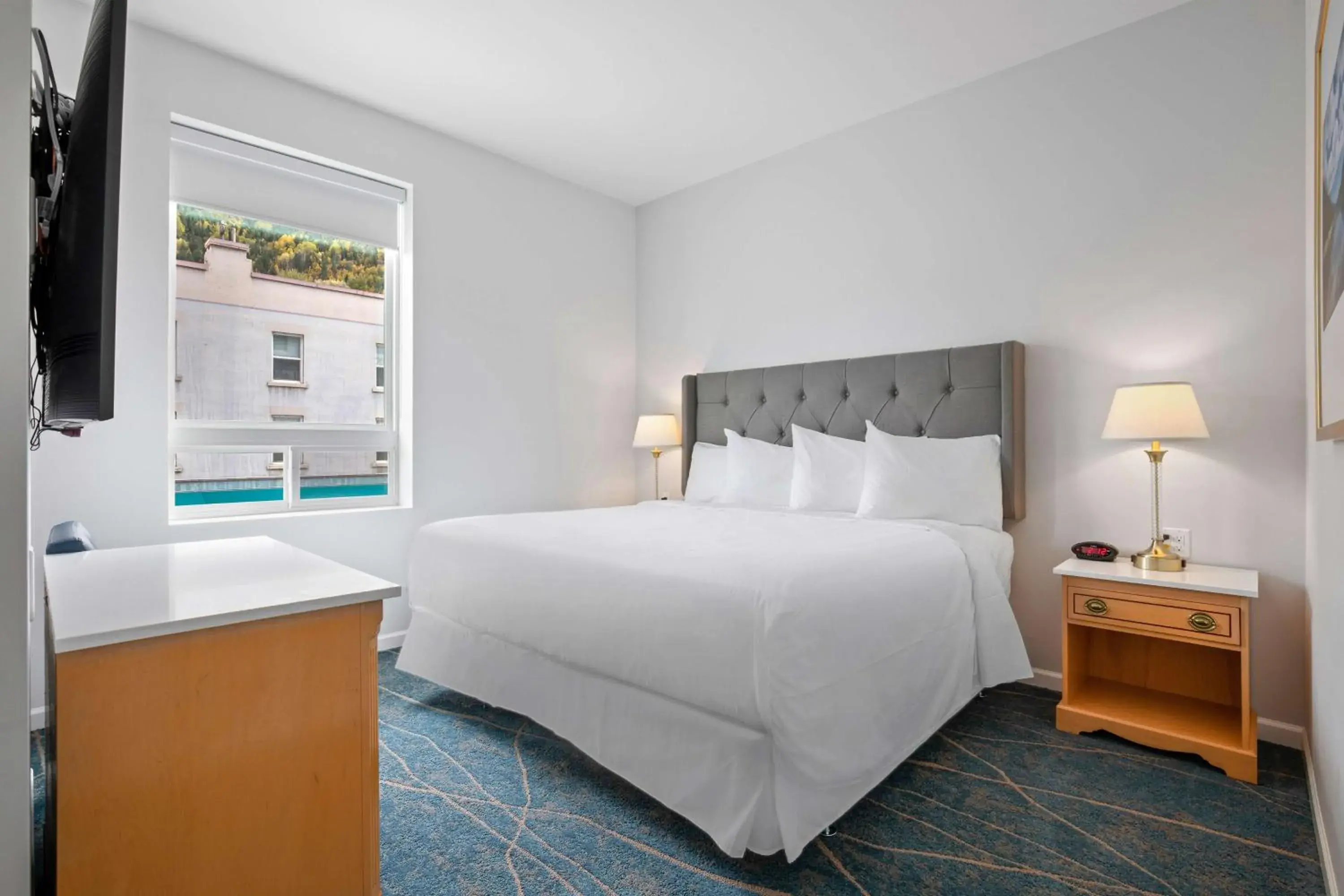 Bedroom, Bed in Crown Columbia Hotel; BW Premier Collection Bedroom, Bed in Crown Columbia Hotel; BW Premier Collection