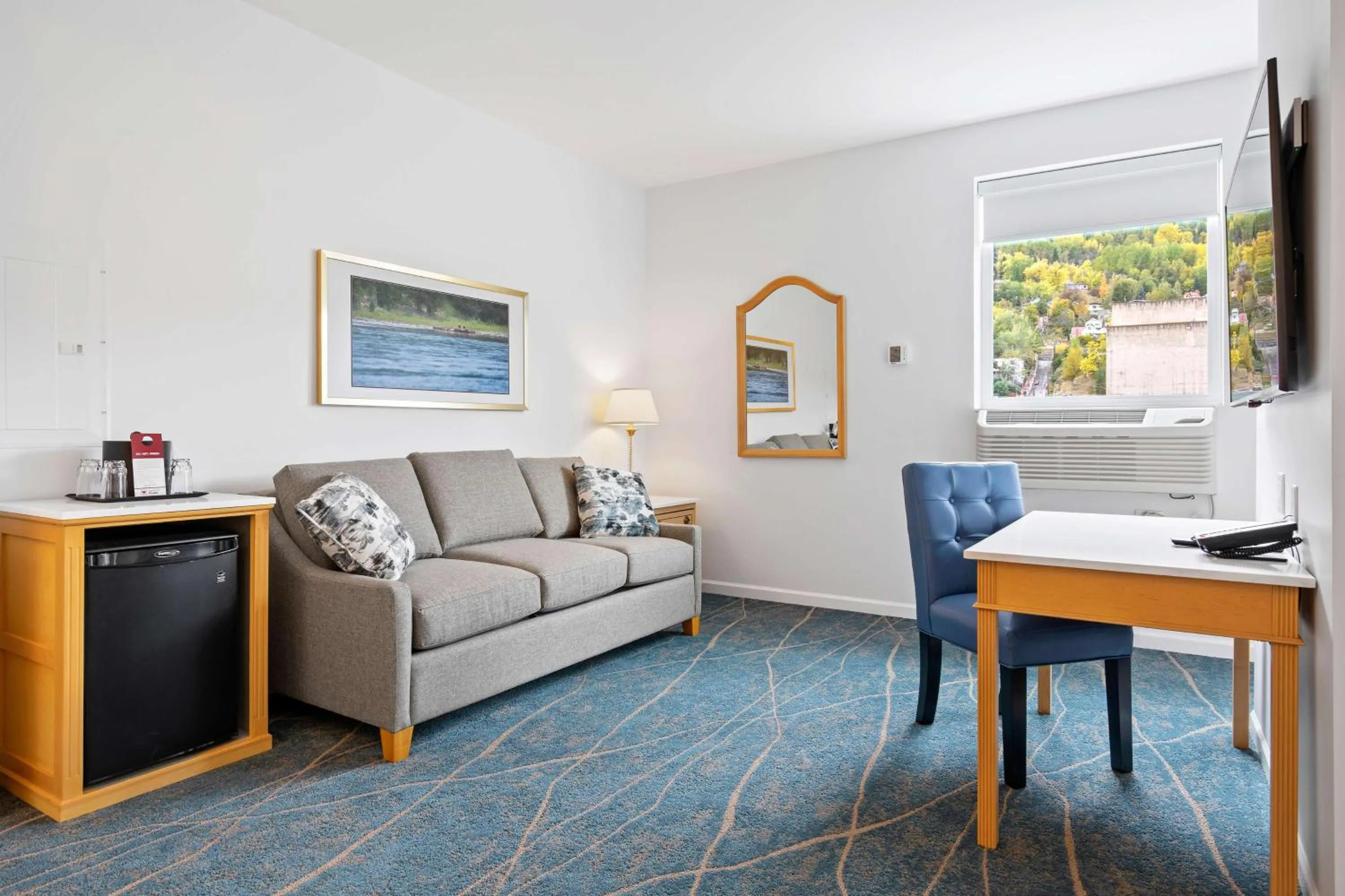 Bedroom in Crown Columbia Hotel; BW Premier Collection