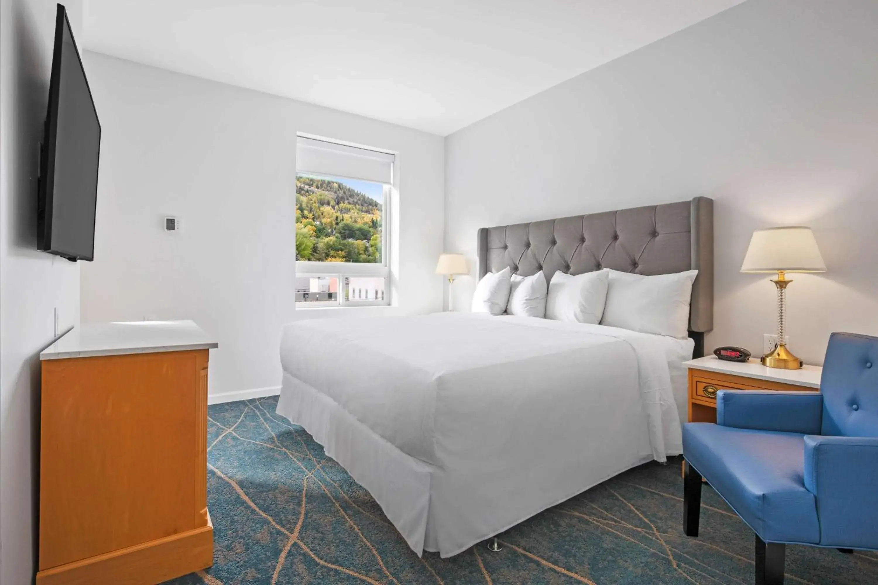 Bedroom, Bed in Crown Columbia Hotel; BW Premier Collection Bedroom, Bed in Crown Columbia Hotel; BW Premier Collection