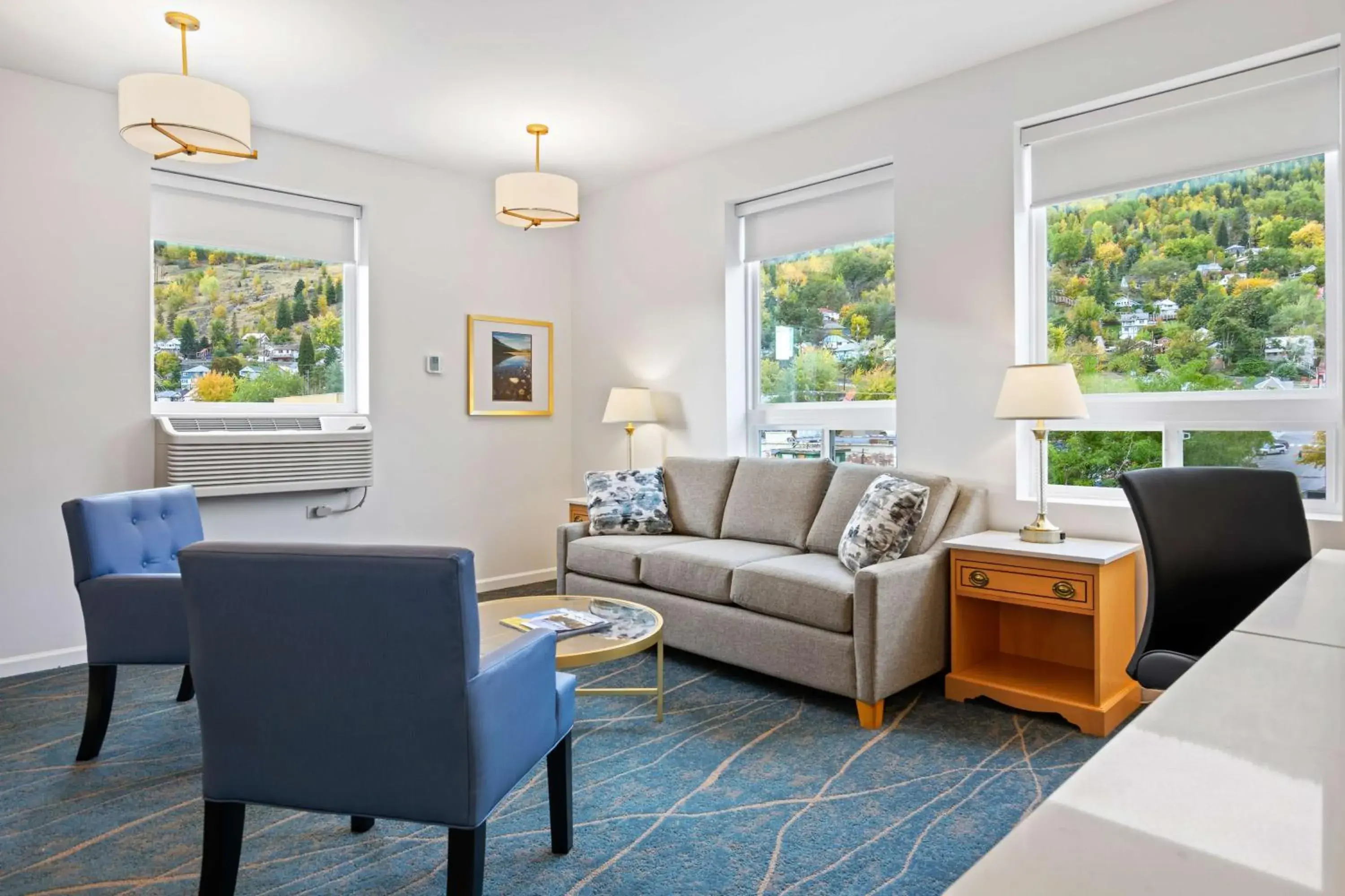 Bedroom in Crown Columbia Hotel; BW Premier Collection Bedroom in Crown Columbia Hotel; BW Premier Collection