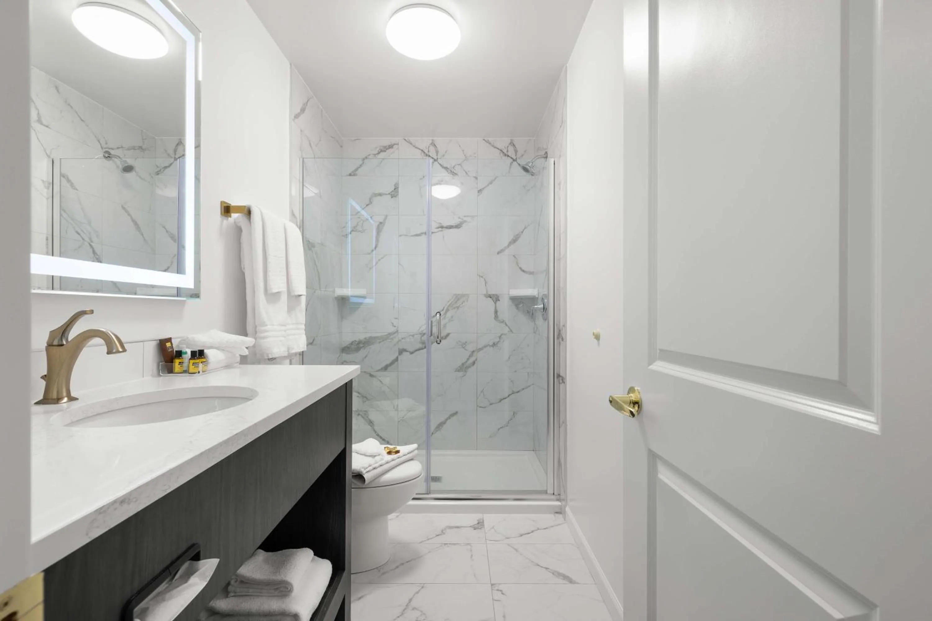 Bathroom in Crown Columbia Hotel; BW Premier Collection