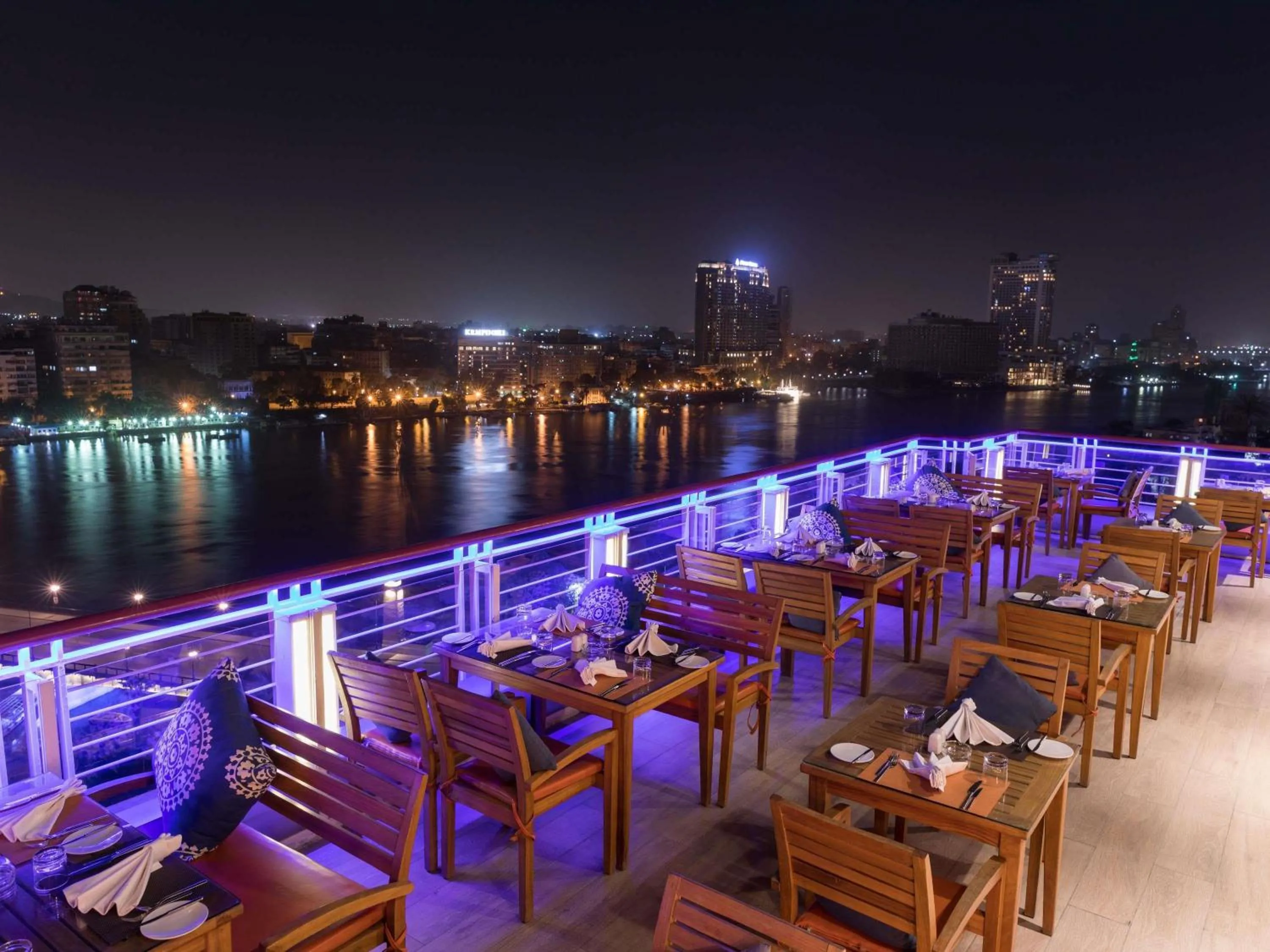 Restaurant/places to eat in Novotel Cairo El Borg