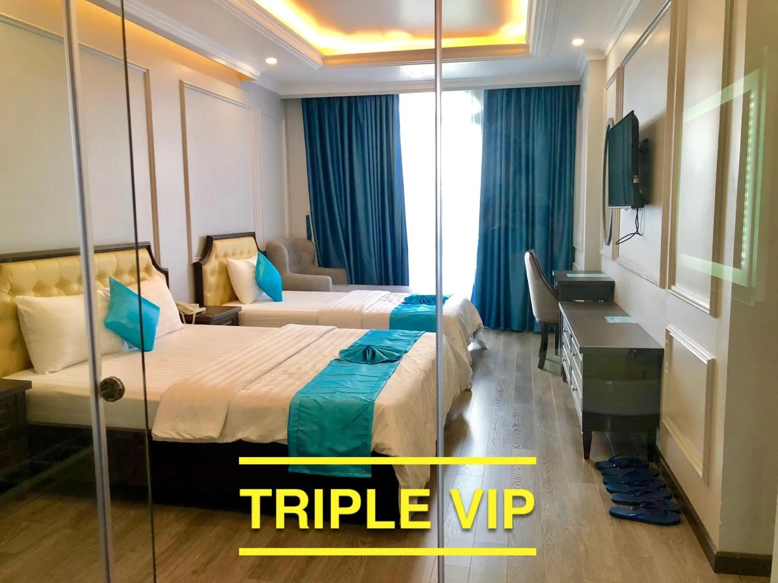 Triple Room in La Galerie Hotel Triple Room in La Galerie Hotel