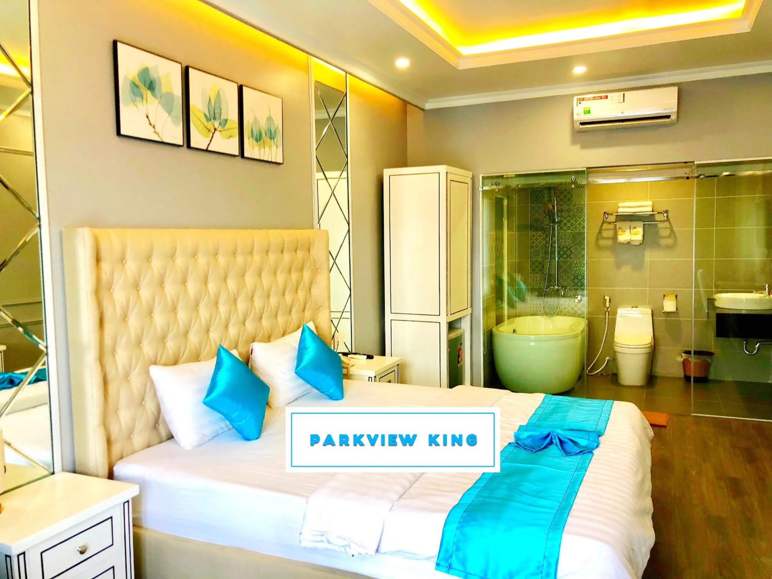 Other, Bed in La Galerie Hotel