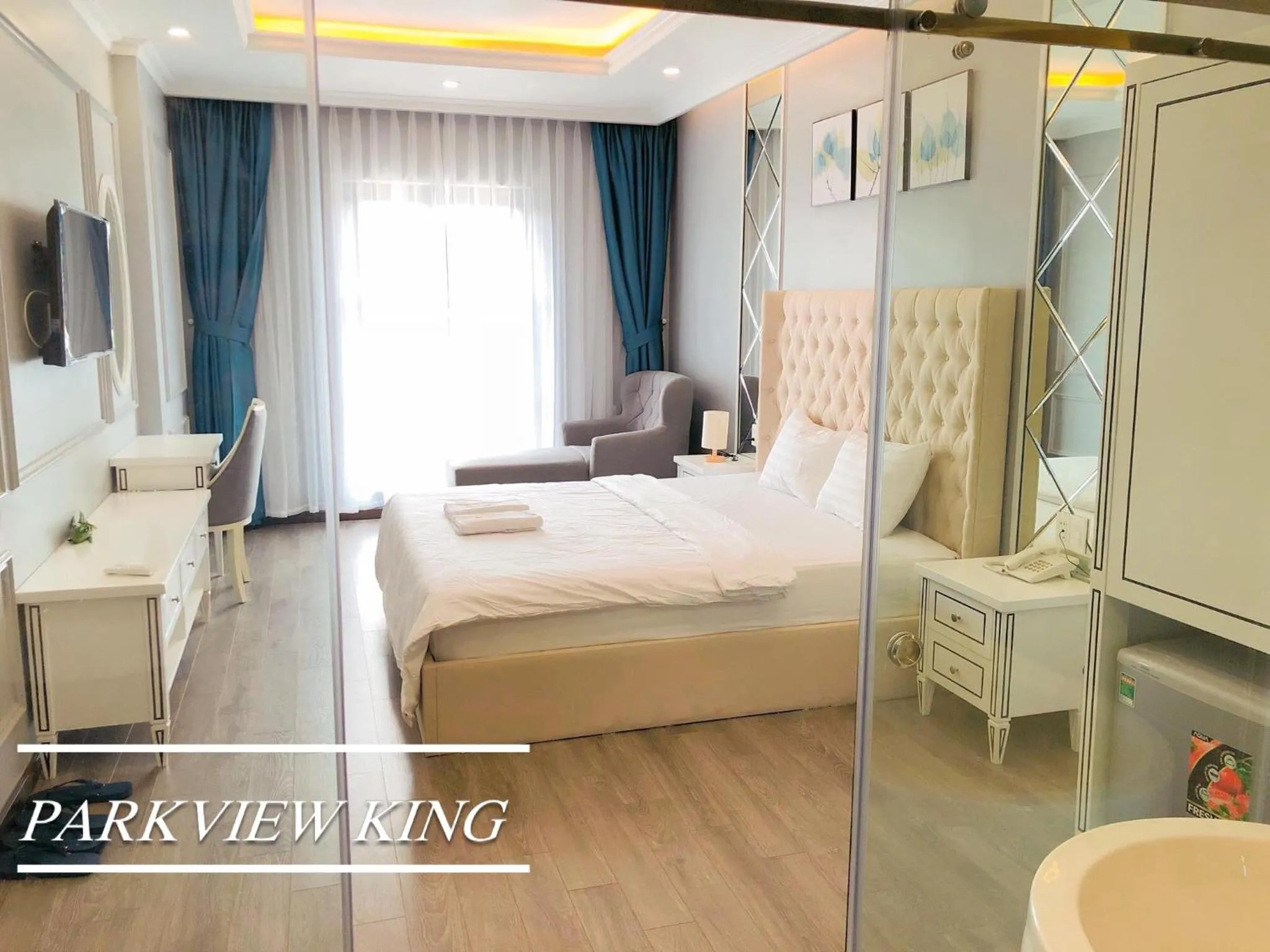 Bed in La Galerie Hotel