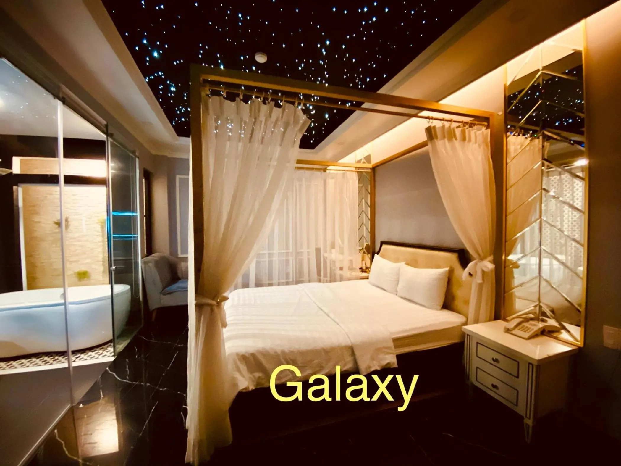Bed in La Galerie Hotel