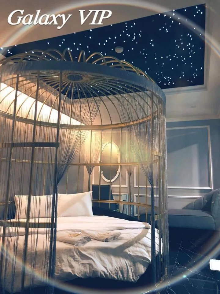 Bed in La Galerie Hotel