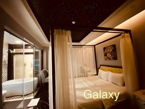 Bed in La Galerie Hotel