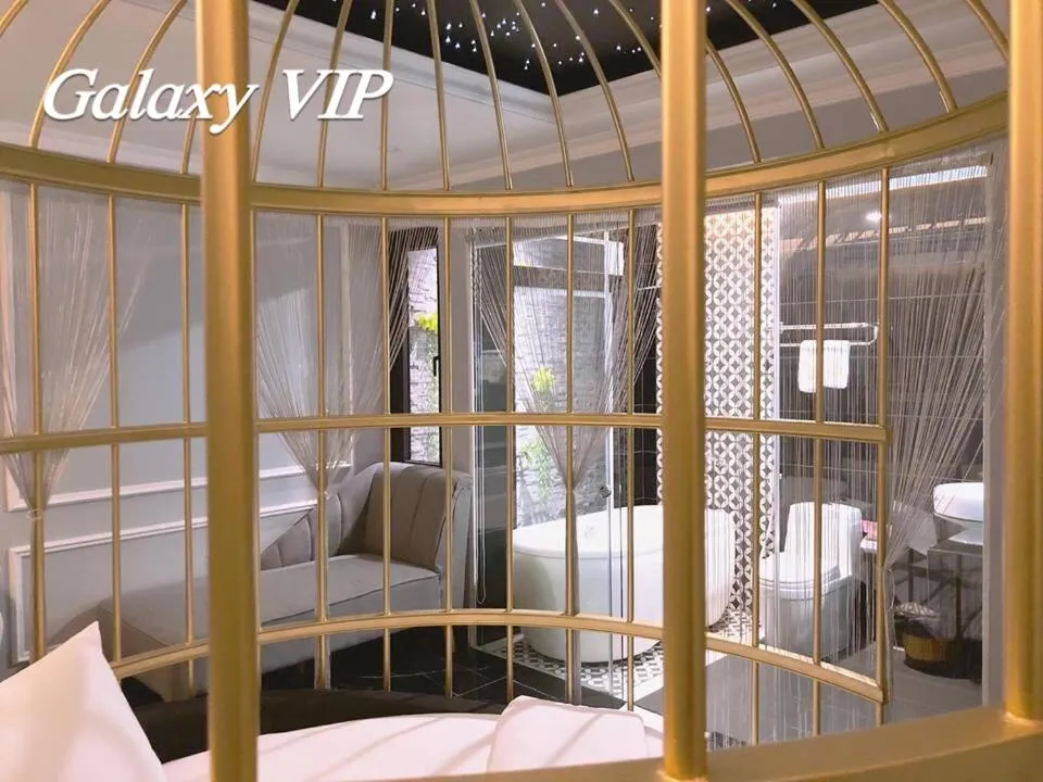 Bed in La Galerie Hotel