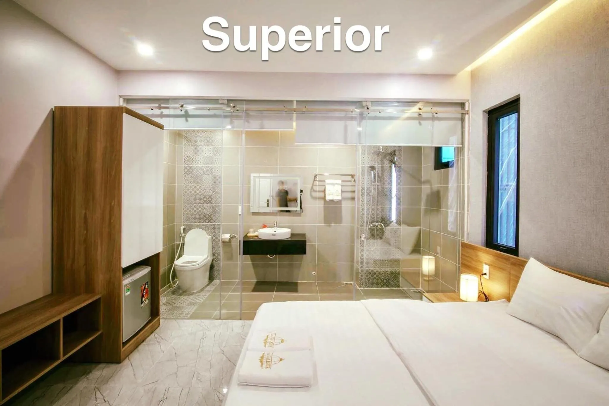 Photo of the whole room, Bed in La Galerie Hotel