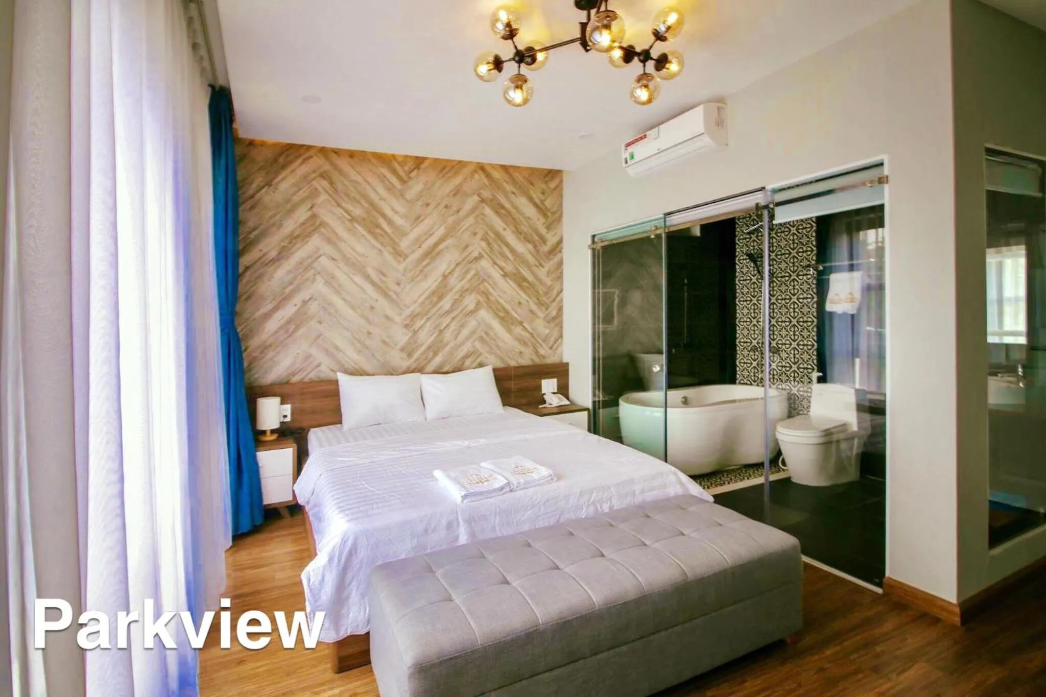 Bed in La Galerie Hotel