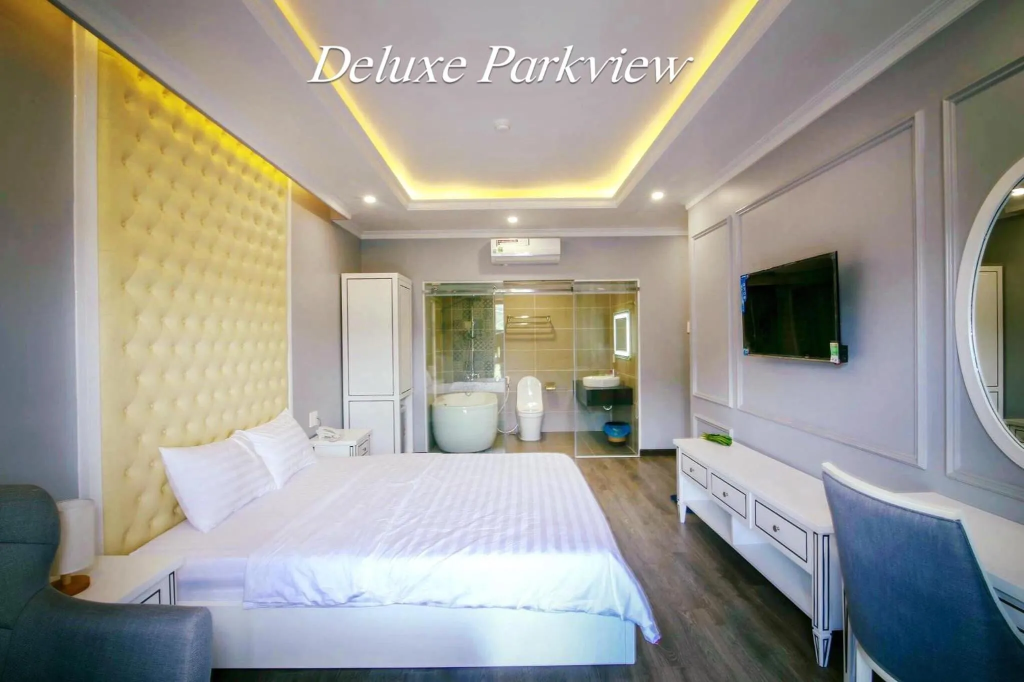 Bed in La Galerie Hotel