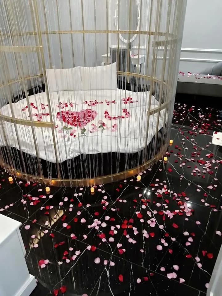 Bed in La Galerie Hotel